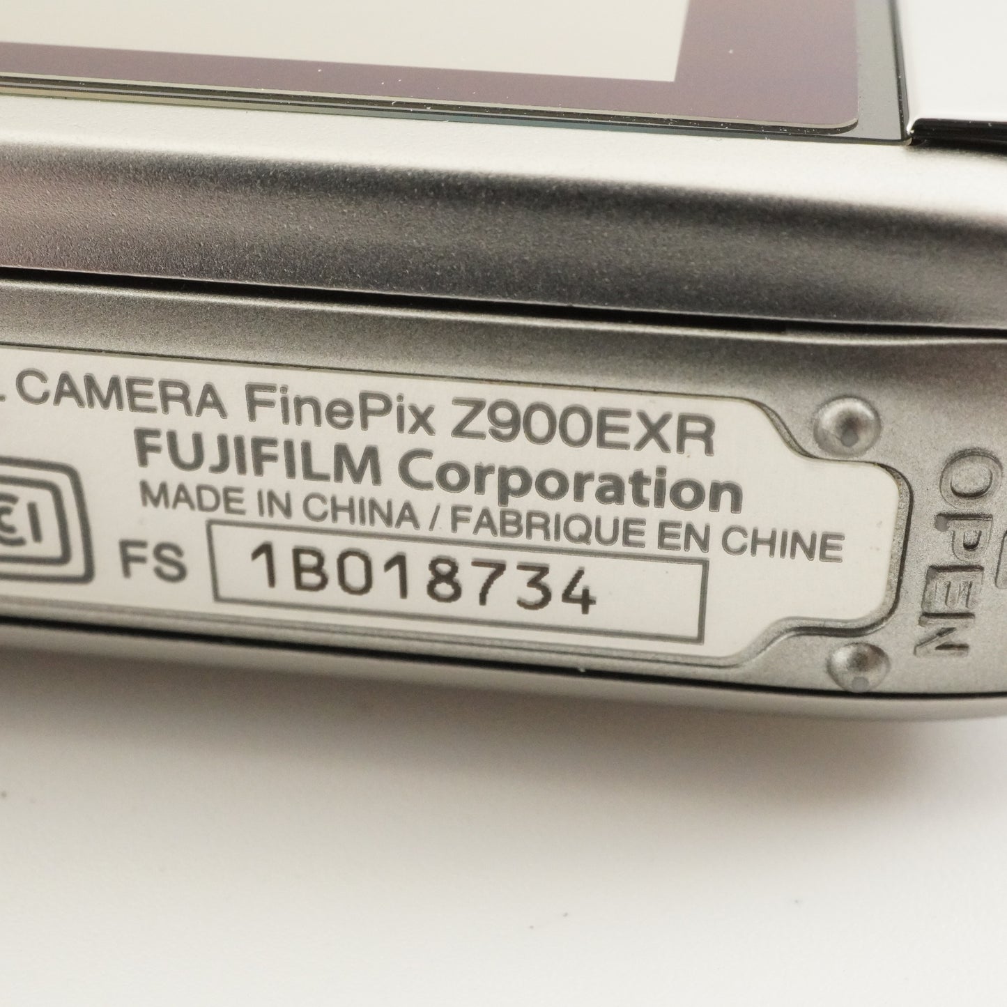 FUJIFILM FinePix Z900 EXR Silver + 4GB SDHC Card from Japan #10512