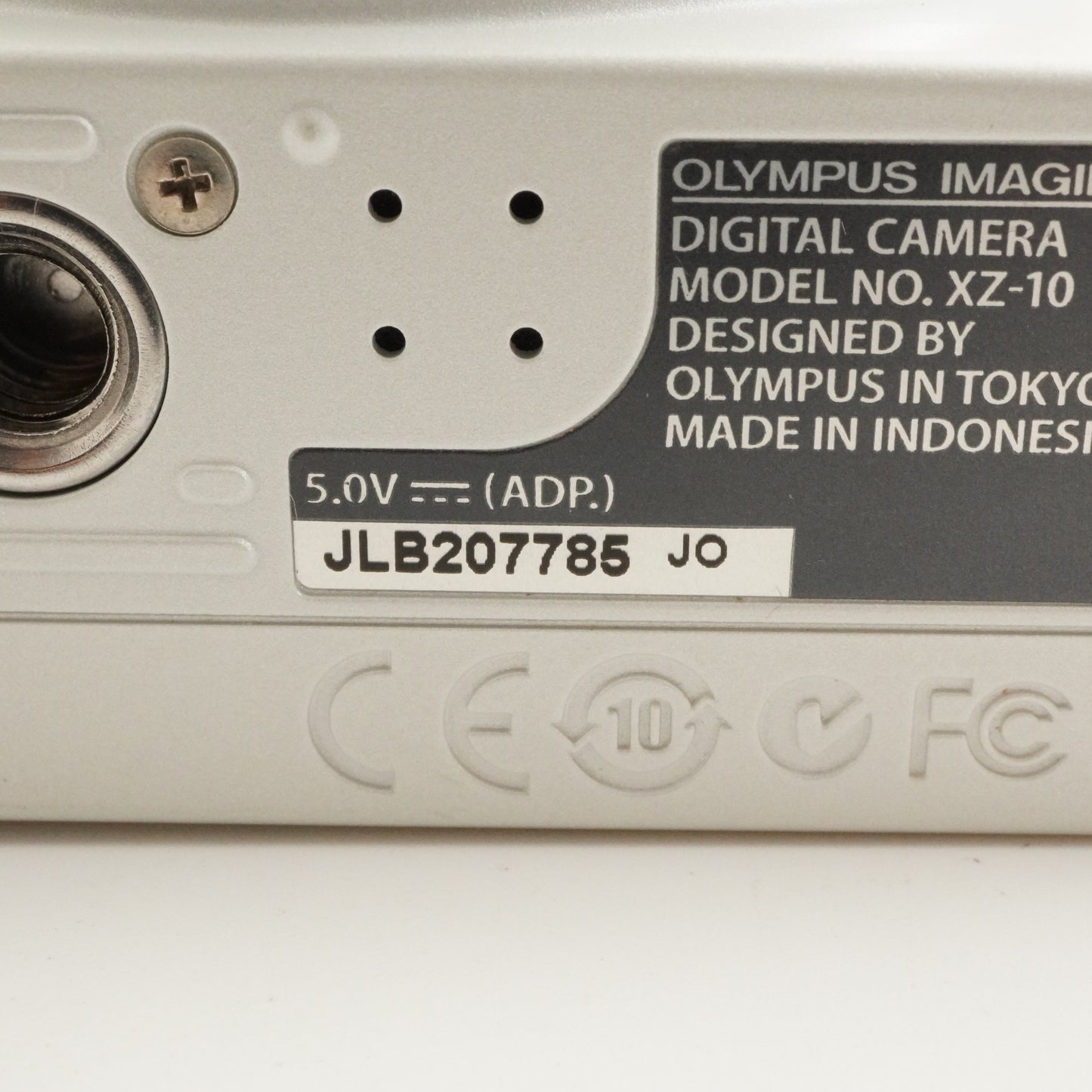 OLYMPUS STYLUS XZ-10 White + 4GB SDHC Card Digital Camera from Japan #11301