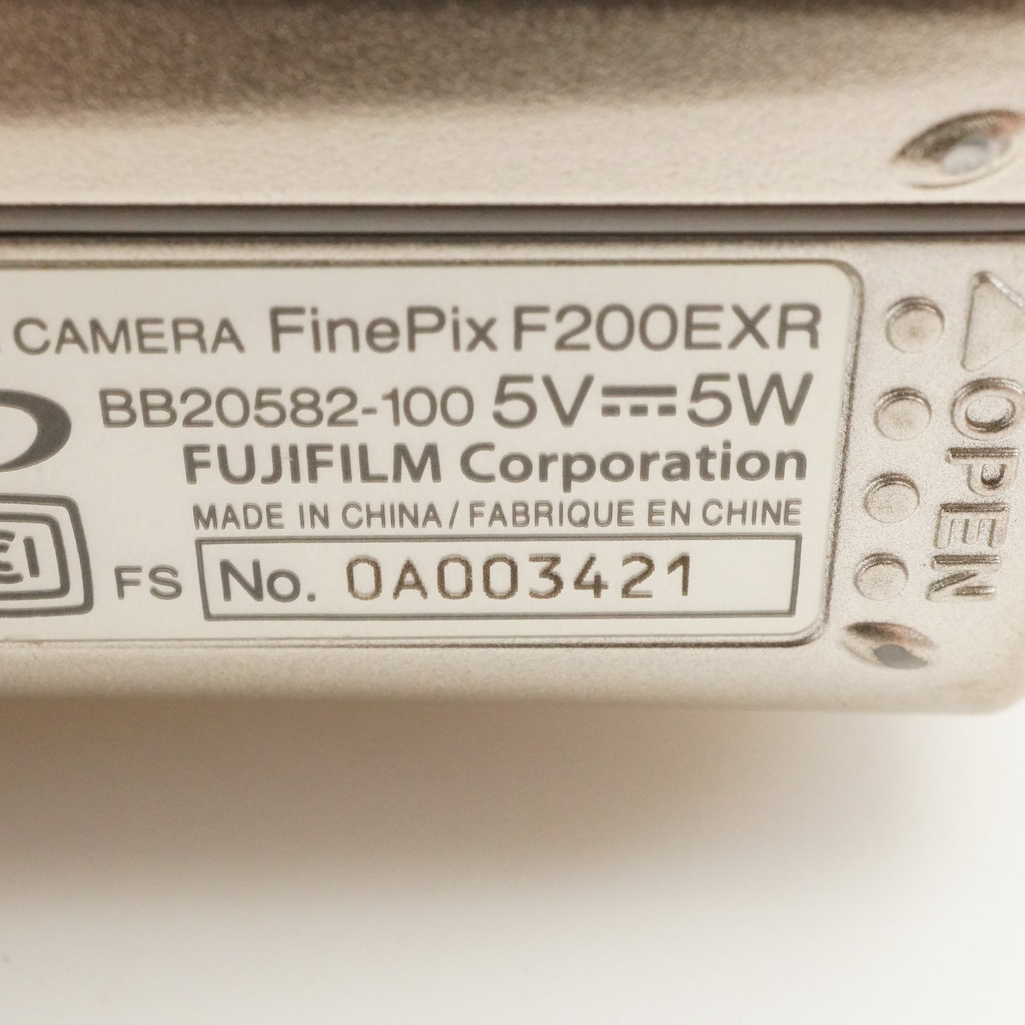 FUJIFILM FinePix F200 EXR Silver + 4GB SDHC Card Digital Camera from Japan #9709