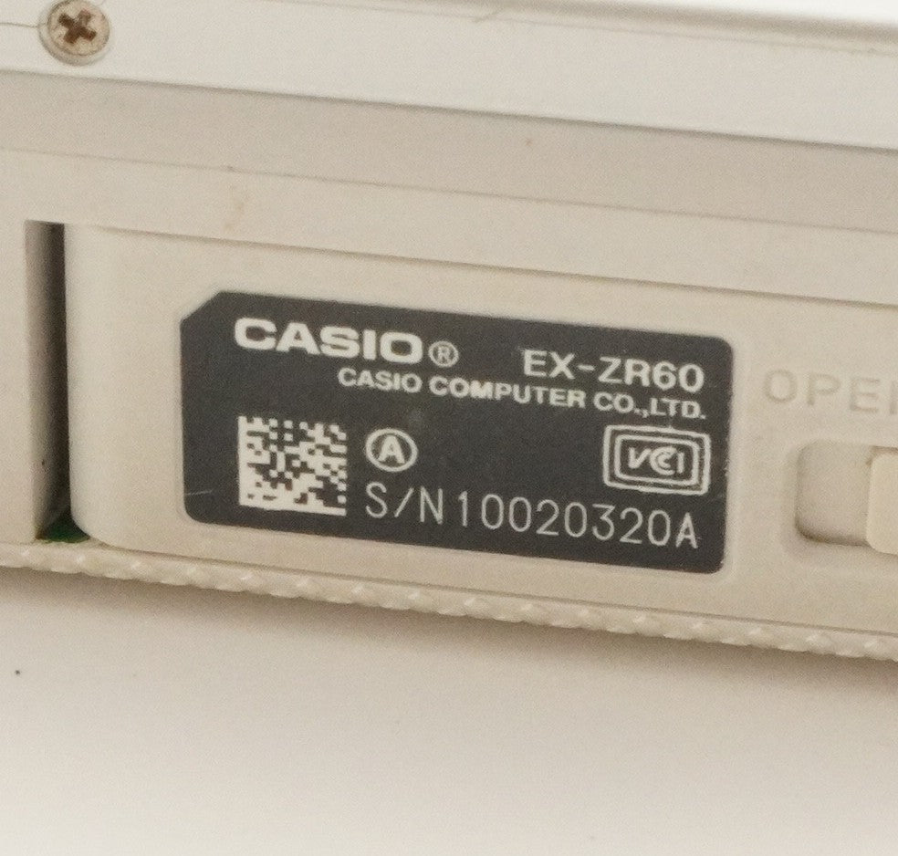 CASIO EXILIM EX-ZR60 White + 4GB SDHC Card Digital Camera from Japan #9758