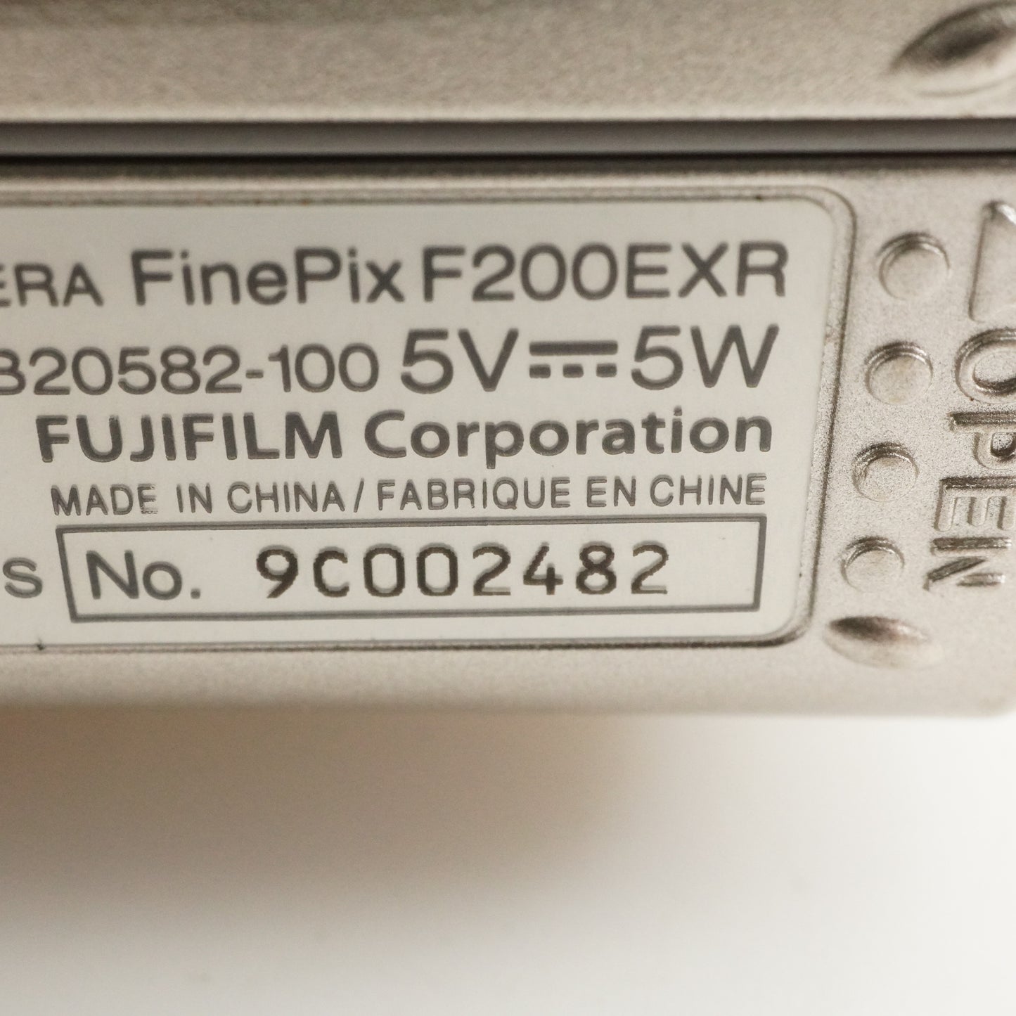 FUJIFILM FinePix F200 EXR Silver + 4GB SDHC Card Digital Camera from Japan #9848