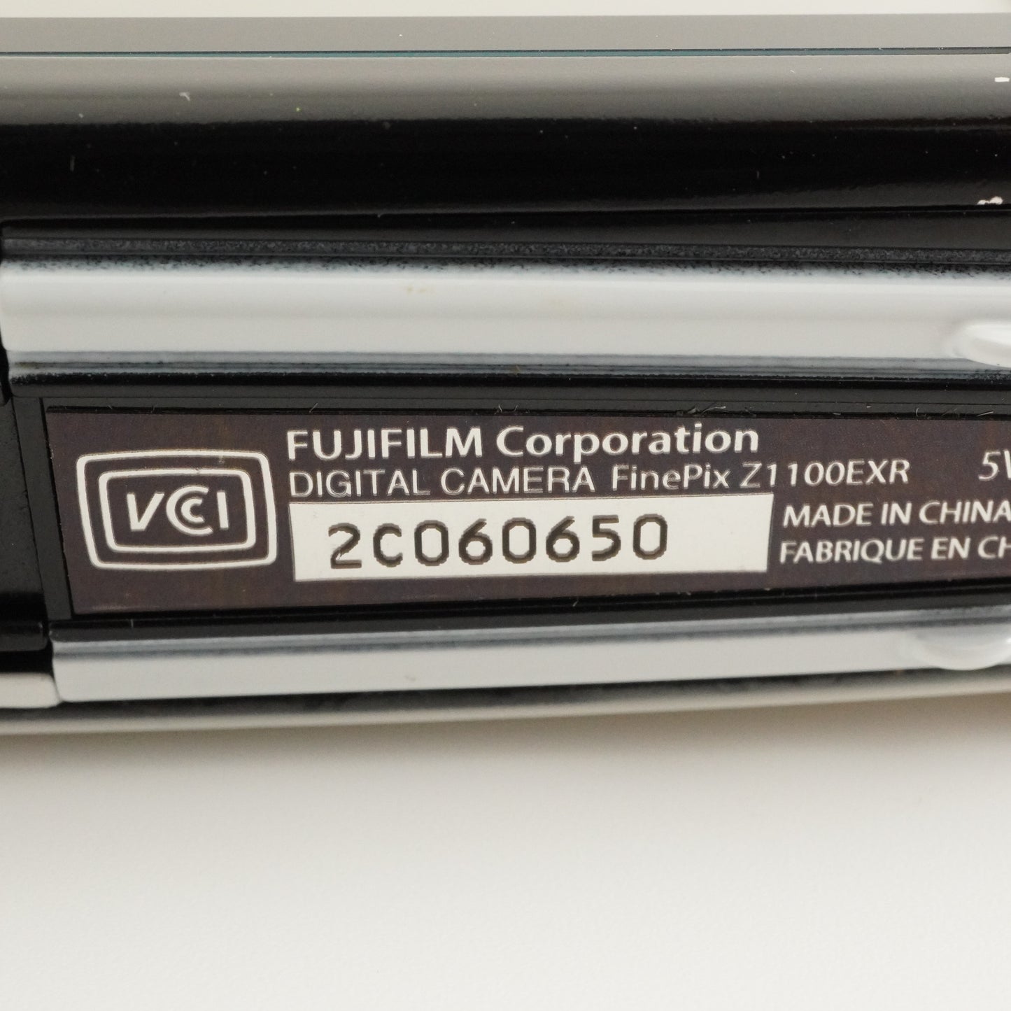 FUJIFILM FinePix Z1100 EXR White + 4GB SDHC Card Digital Camera from Japan #7520