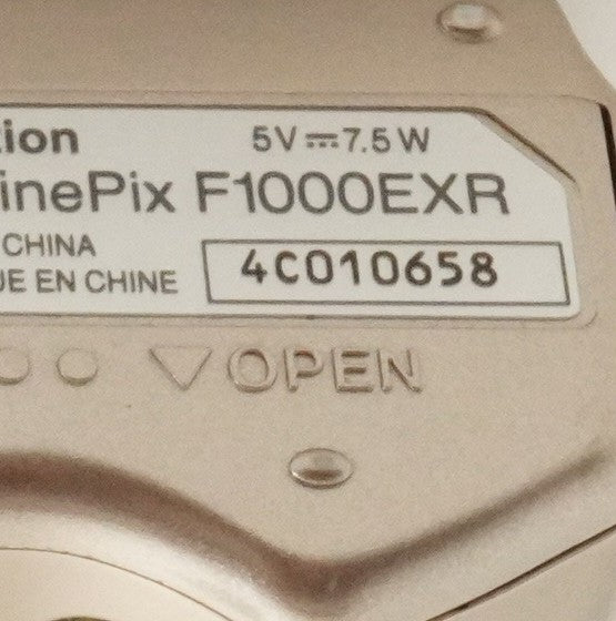 FUJIFILM FinePix F1000 EXR Gold + 4GB SDHC Card Digital Camera from Japan #7510