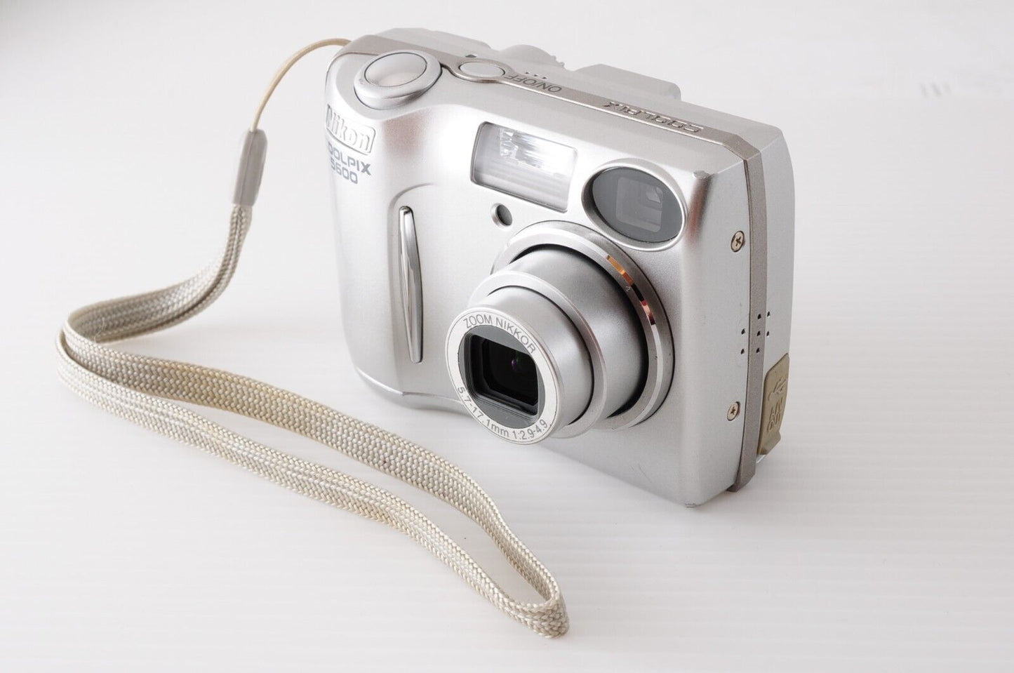 NIKON COOLPIX E5600 silver Point & Shoot Digital Camera from Japan #7001