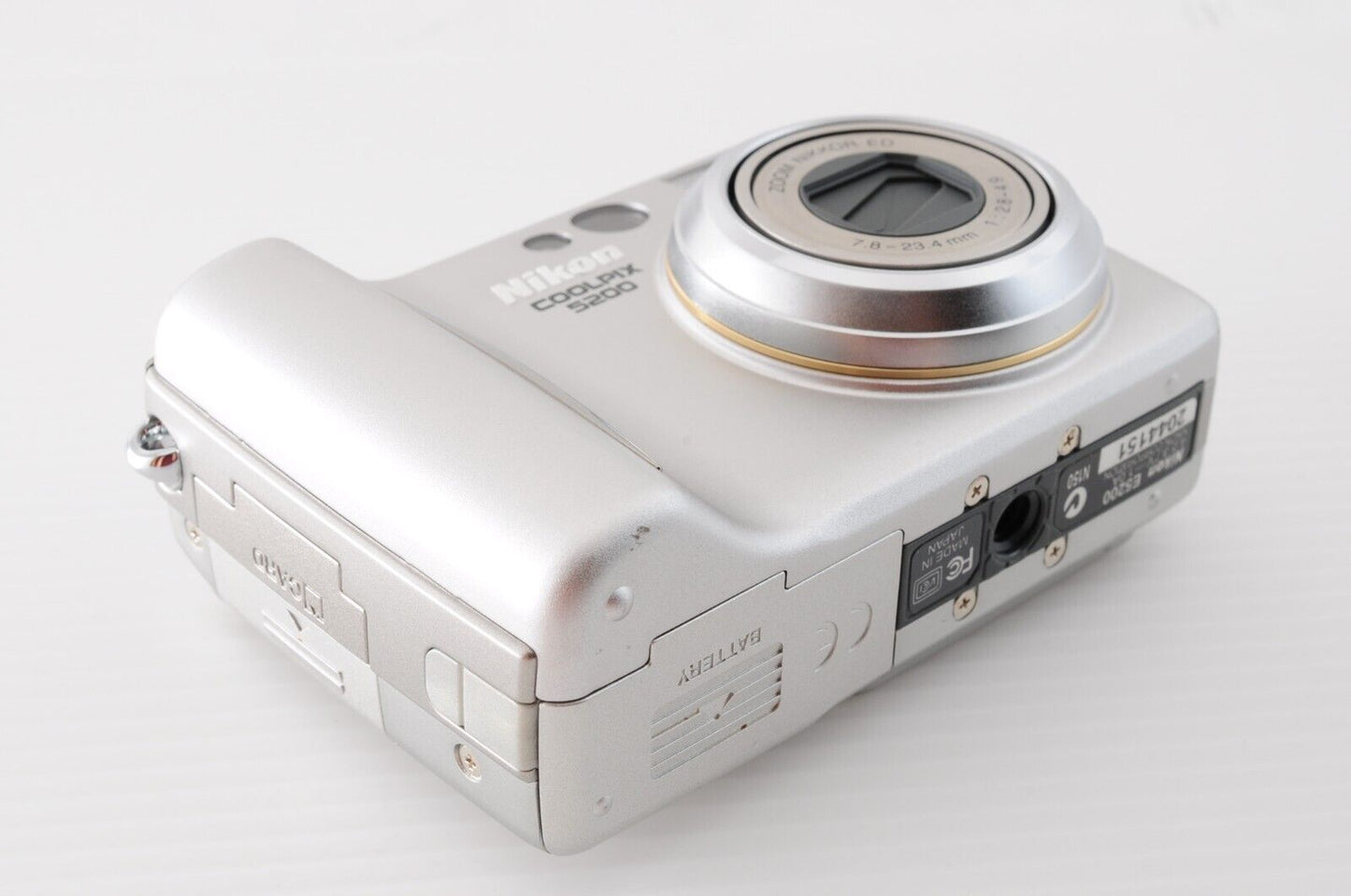 NIKON COOLPIX E5200 Silver  Point & Shoot Digital Camera from Japan #7167
