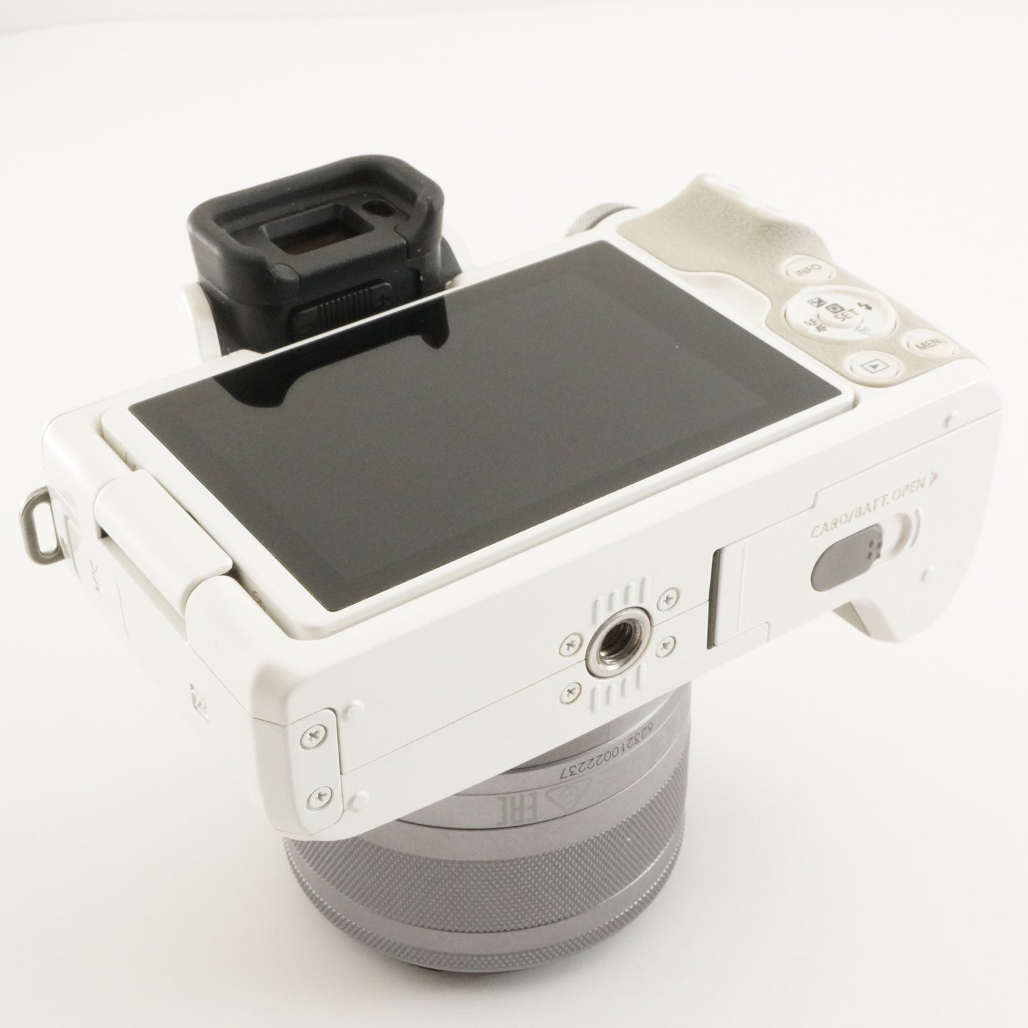 Canon EOS kiss M / M50 White + EF-M 15-45mm  + 16GB SDCard from Japan #10064
