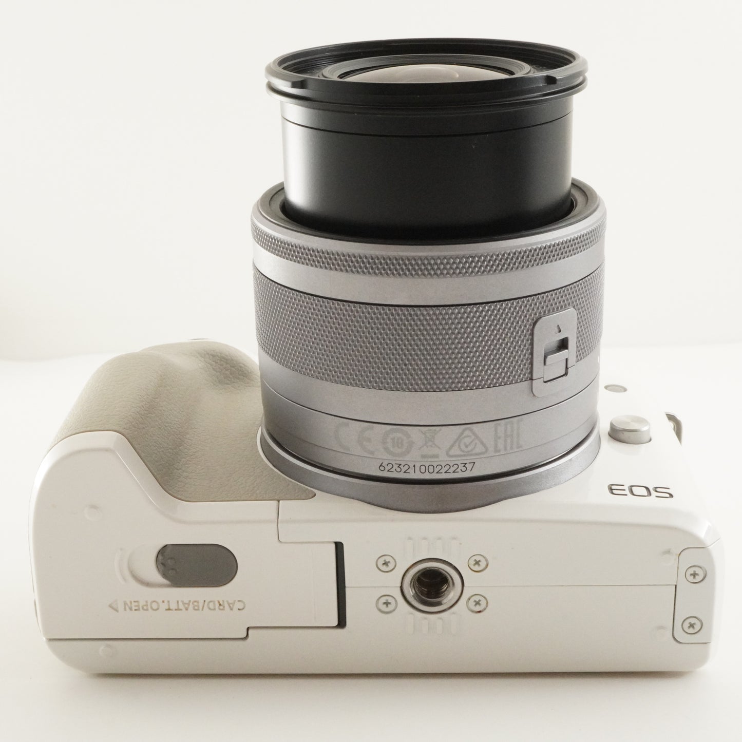 Canon EOS kiss M / M50 White + EF-M 15-45mm  + 16GB SDCard from Japan #10064