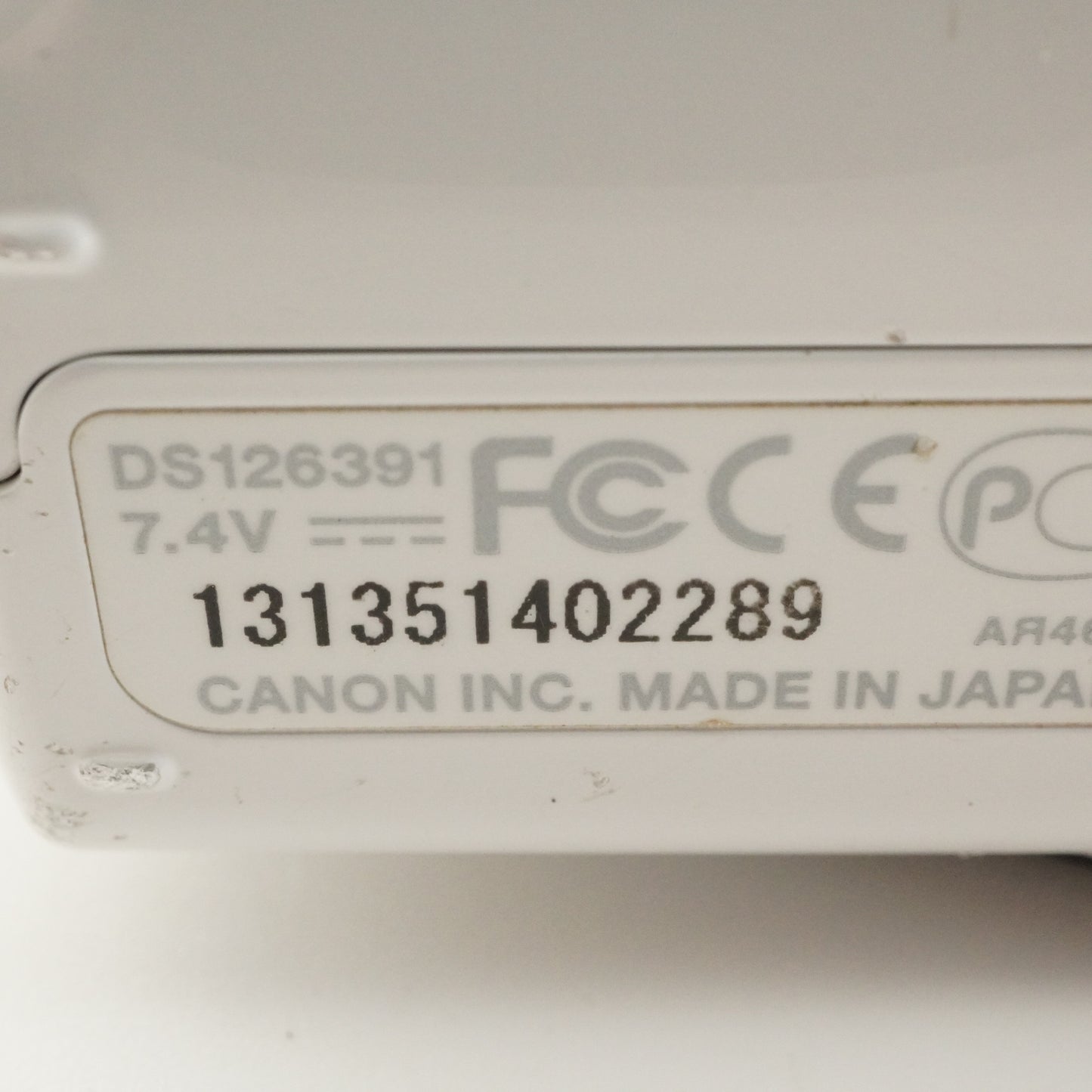 Canon EOS M White + EF-M 18-55mm IS STM + 4GB SDHC Card from Japan #10065