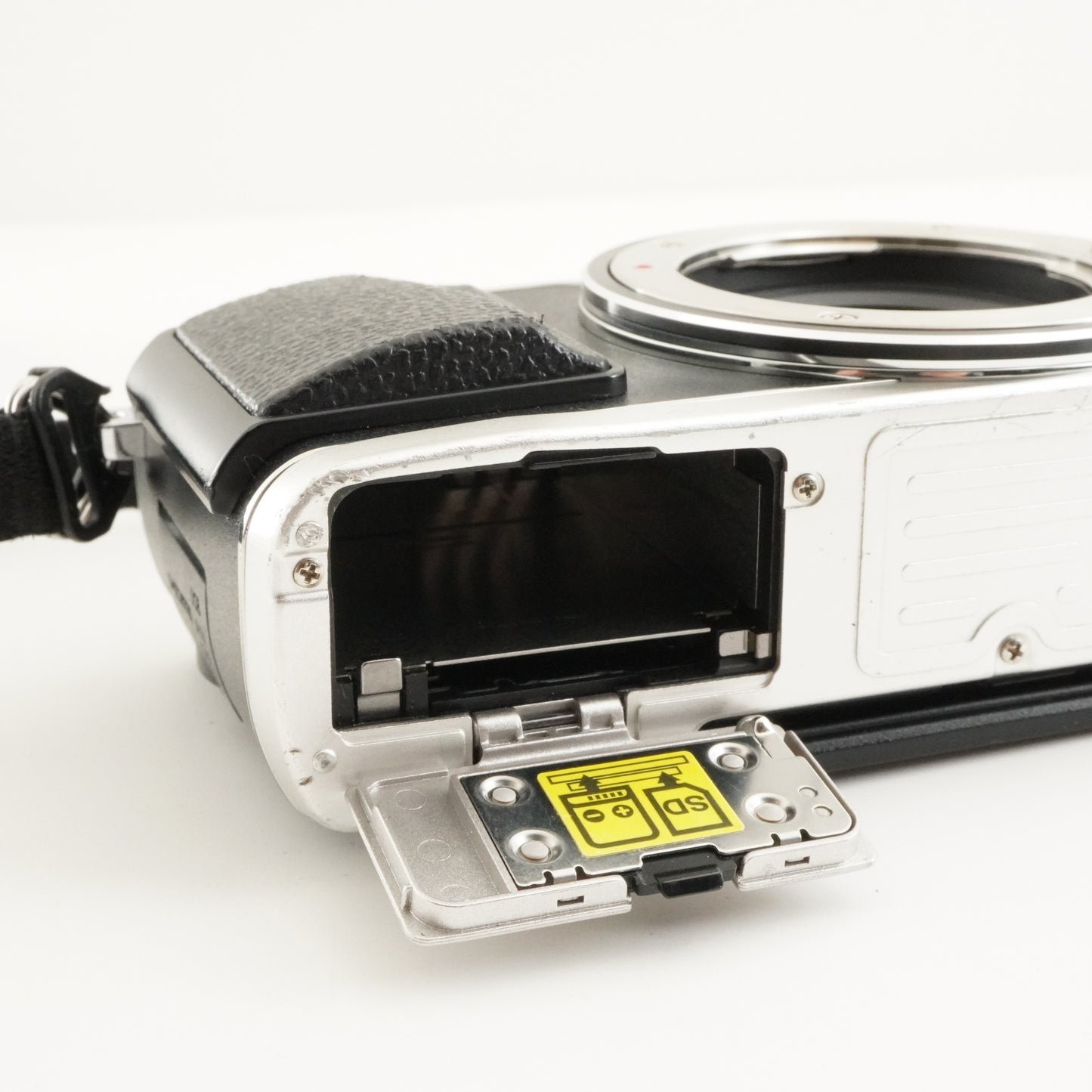 [5,271 Shots] OLYMPUS PEN E-P1 Silver +17mm F2.8 + 4GB SDHC from Japan #10251