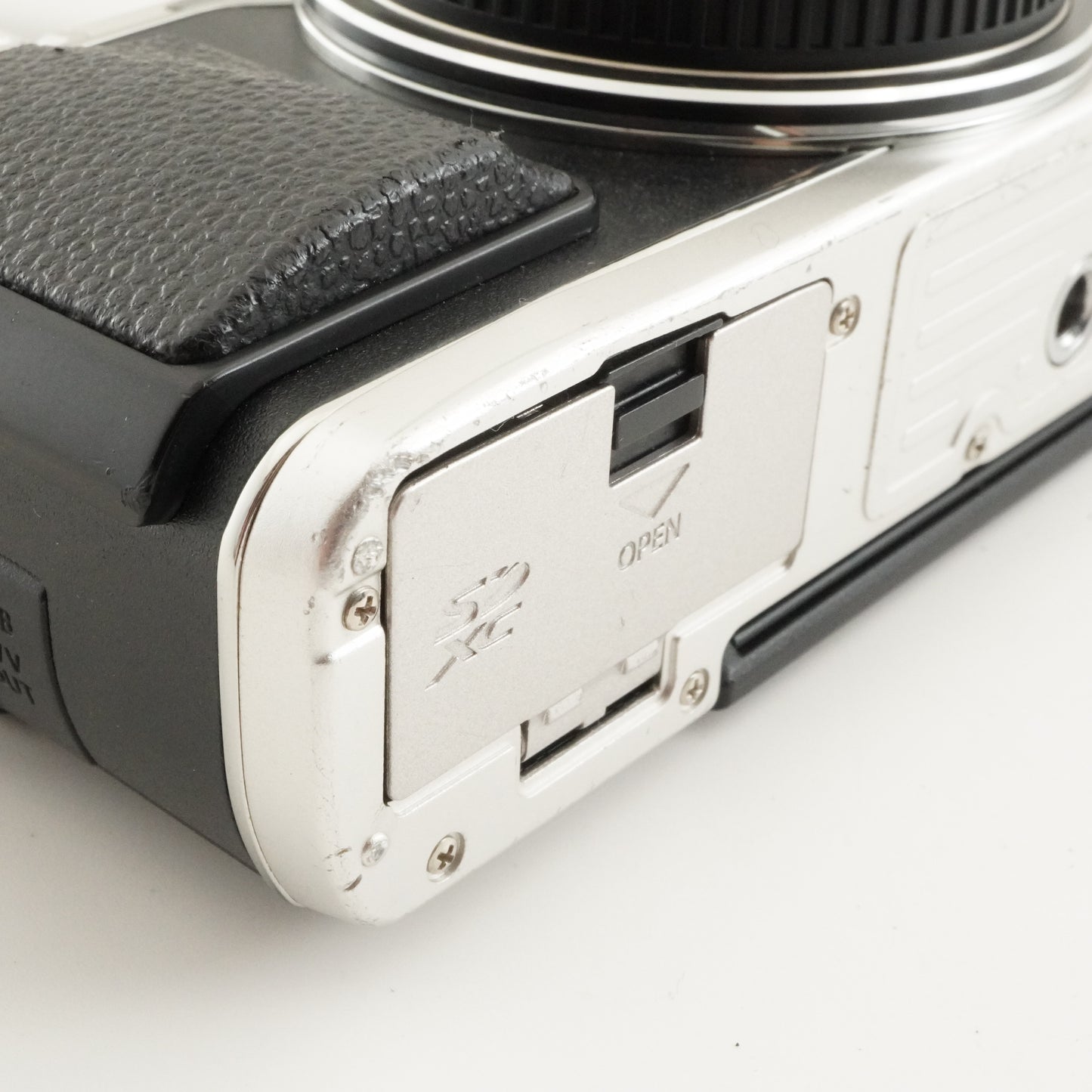 [5,142 Shot] OLYMPUS PEN E-P5 Silver + 14-42mm II R + 4GB SDHC from Japan #10253