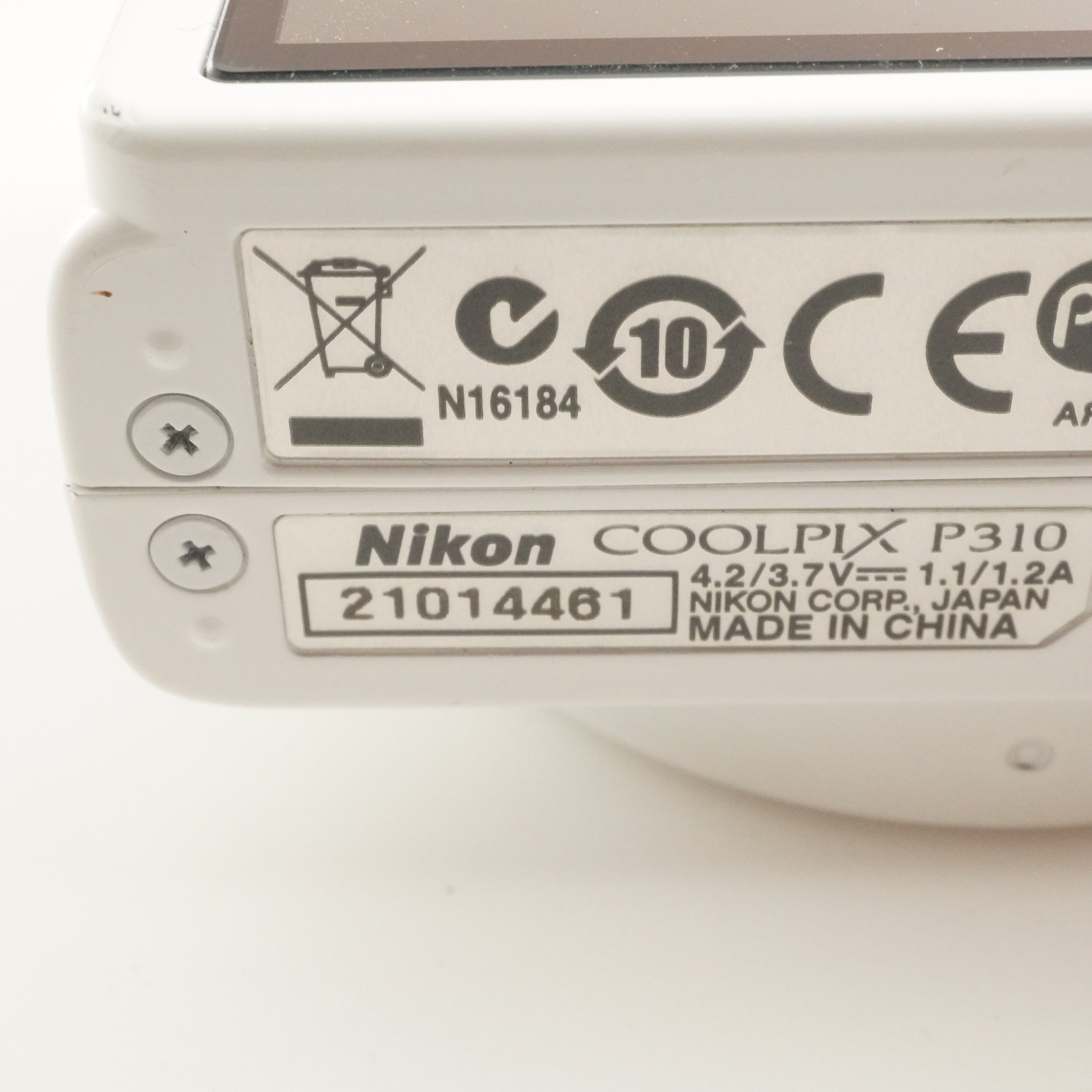 Nikon COOLPIX P310 White  • 4GB SDHC Card Digital Camera from Japan