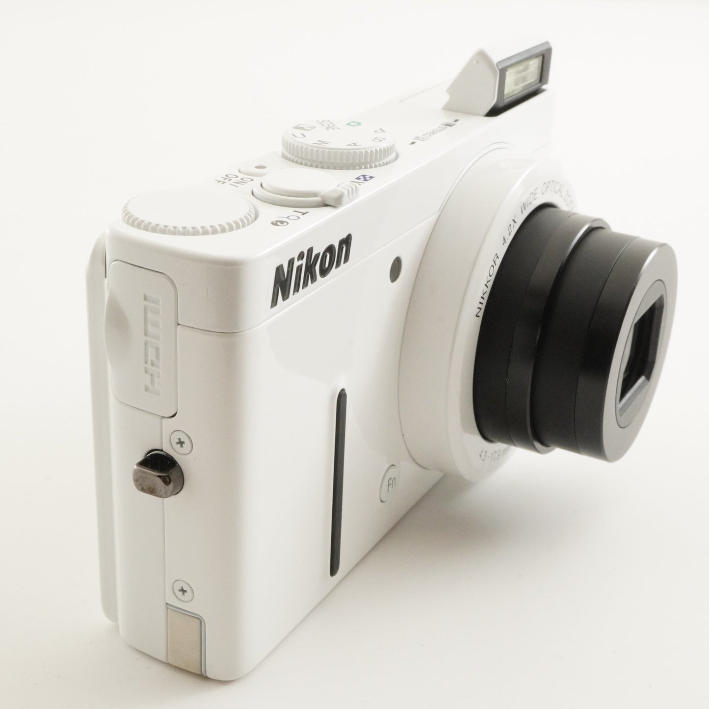 Nikon COOLPIX P310 White + 4GB SDHC Card Digital Camera from Japan #10454