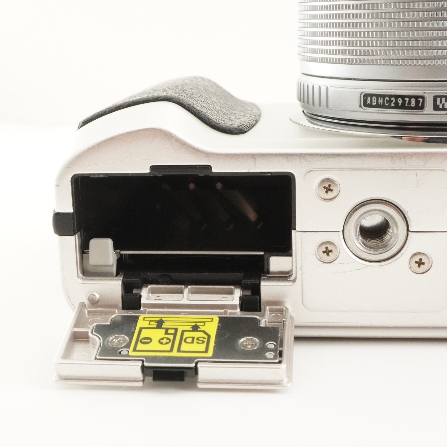 [6,722 Shots] OLYMPUS PEN E-PL2 Silver +14-42mm +4GB SDHC Card from Japan #10478