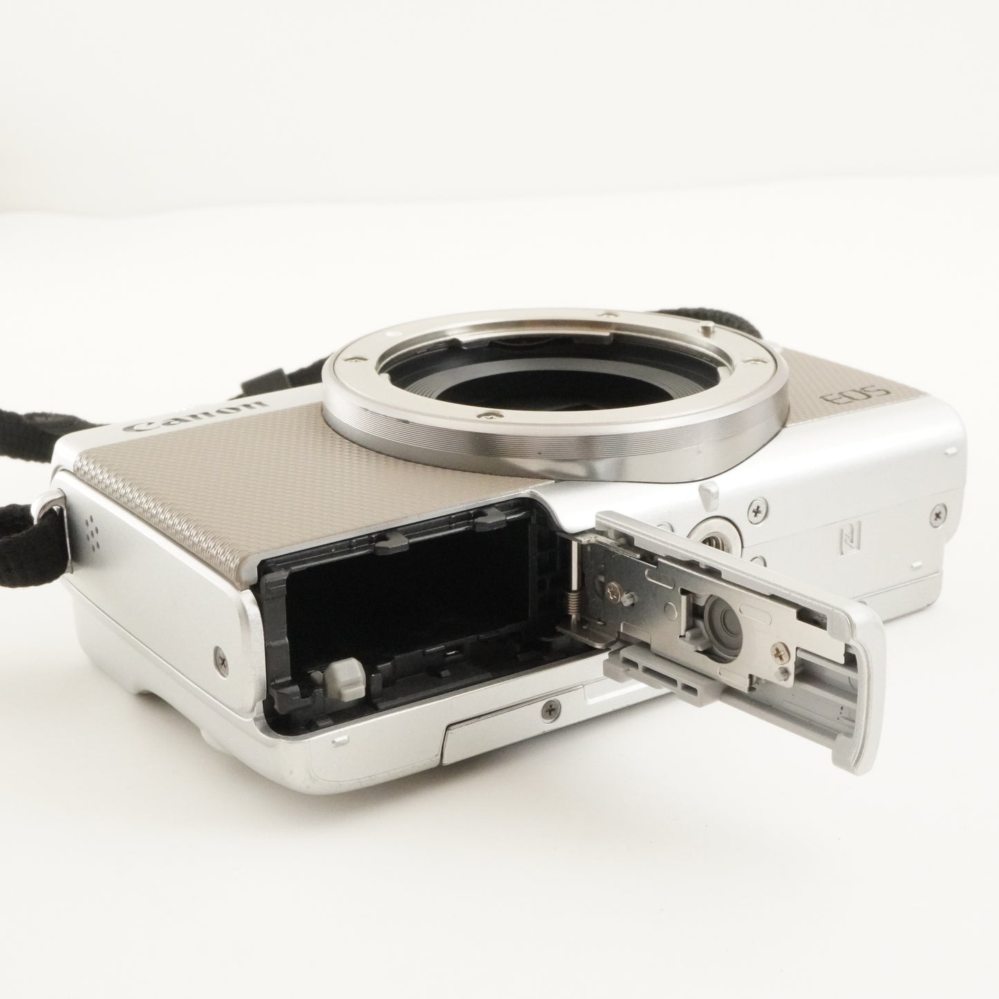 Canon EOS M100 Silver + EF-M 15-45mm IS STM + 4GB SDHC Card from Japan #10722