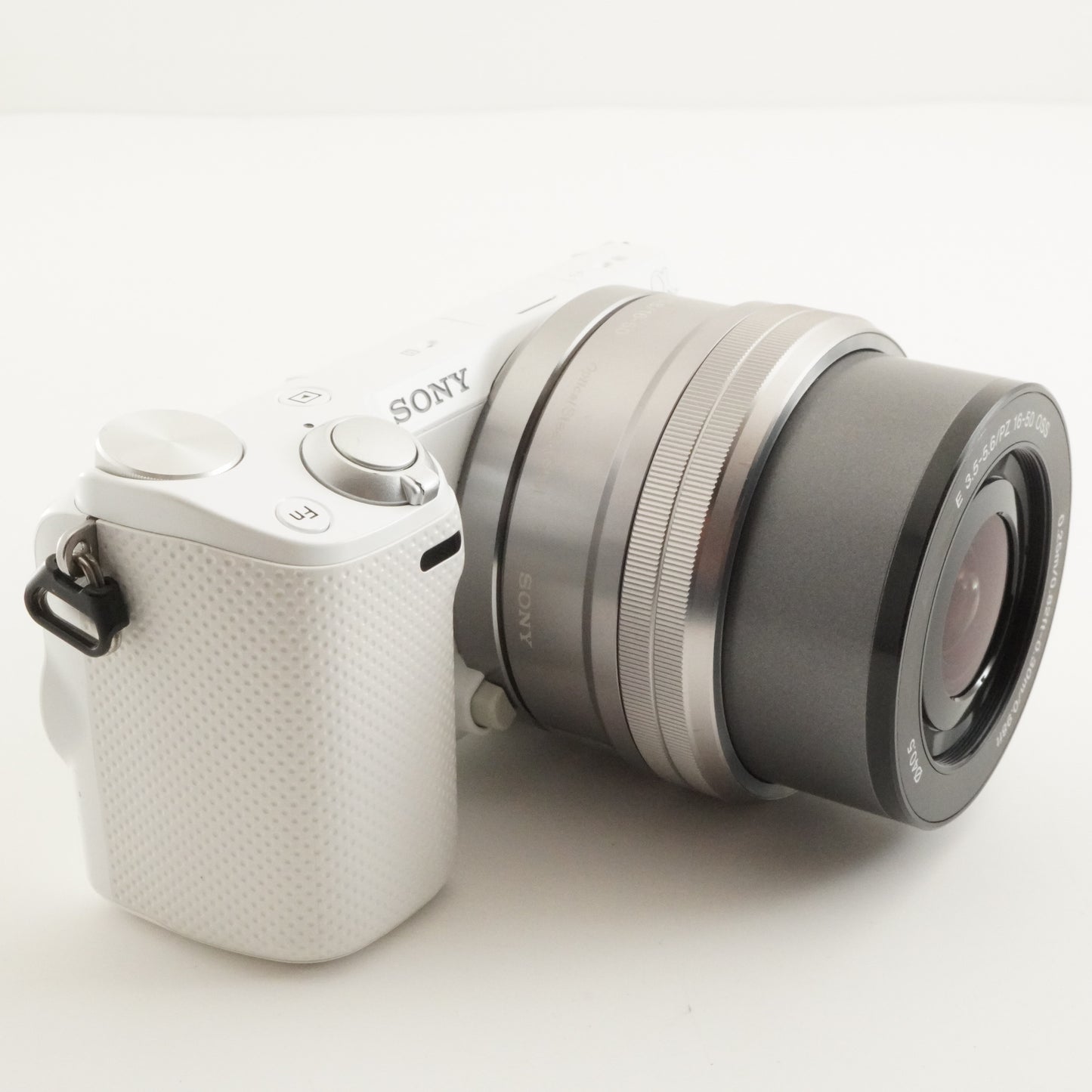 [9,479 Shots] SONY NEX-5R White + E PZ 16-50mm +8GB SDHC Card from Japan #10782
