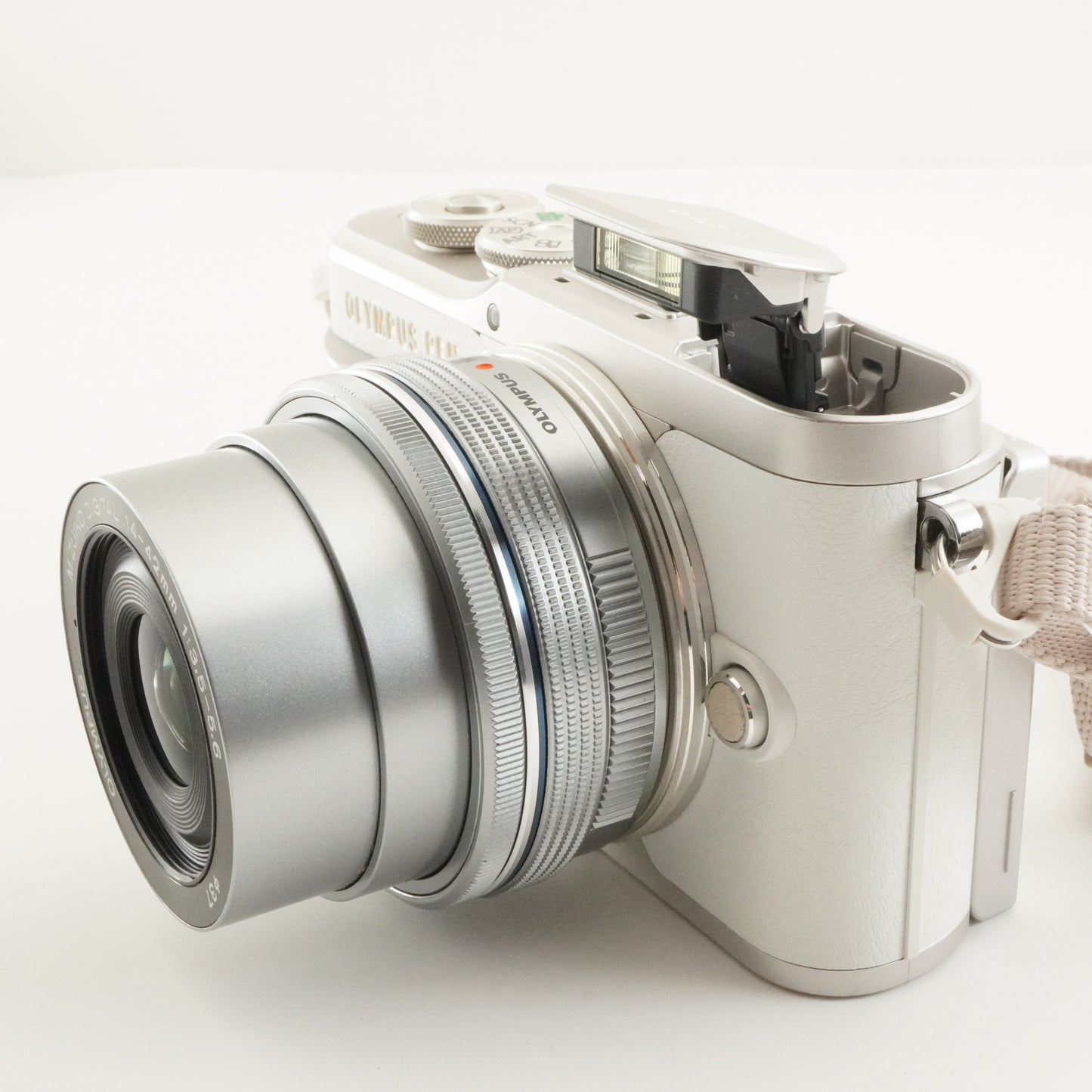 [9,161 Shots] OLYMPUS E-PL9 White +14-42 +40-150 In Box +8GBSD from Japan #10809