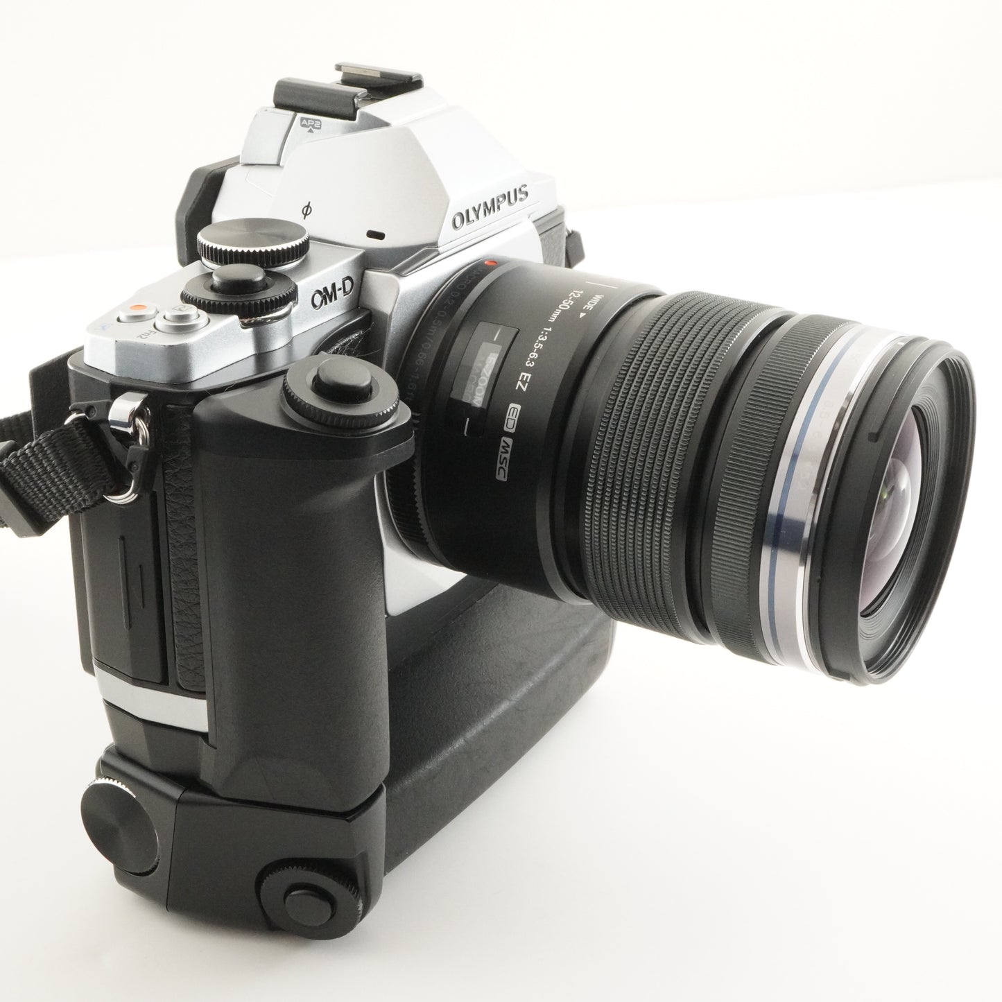 [12,183 Shots] OLYMPUS OM-D E-M5 Silver +12-50mm +Accessories from Japan #10810