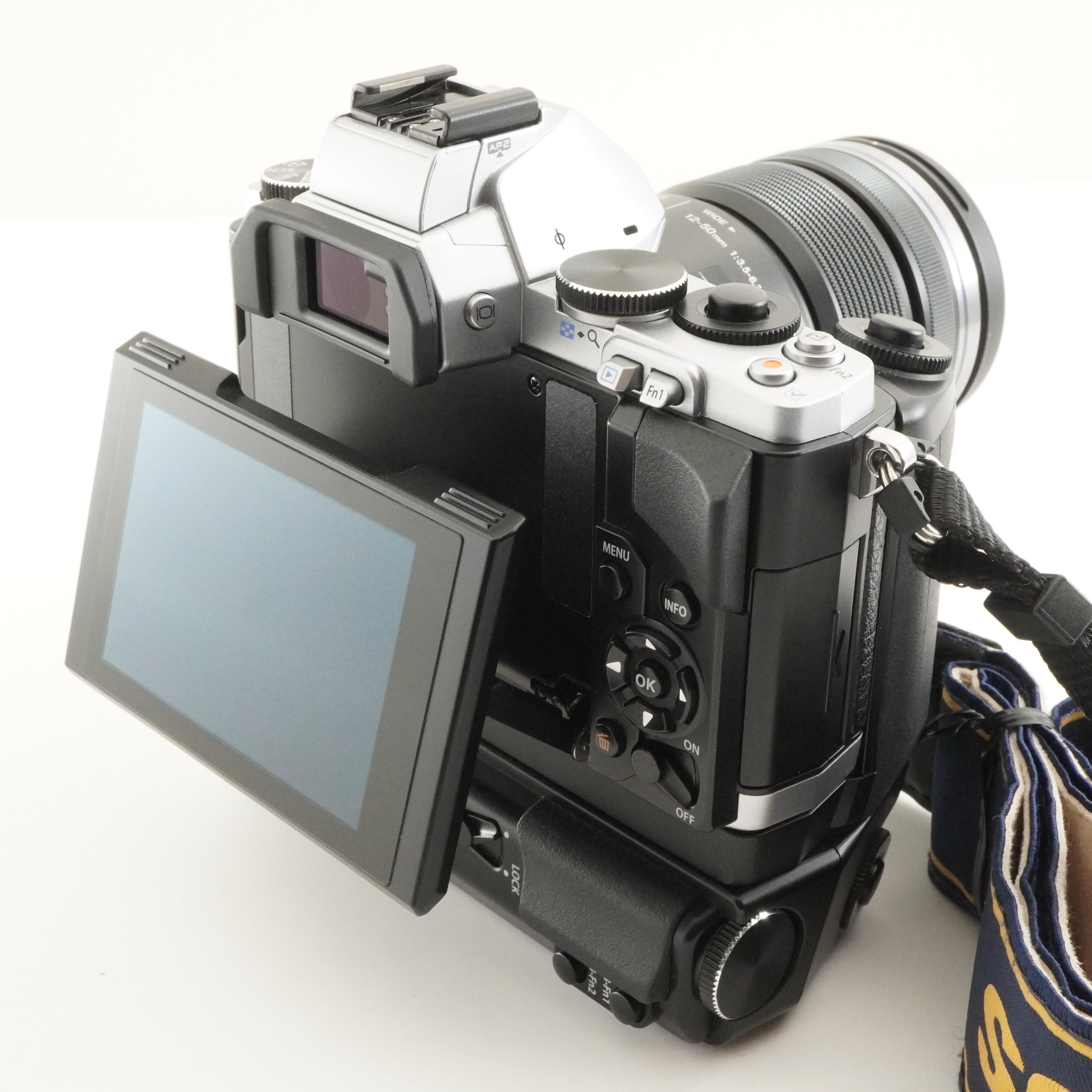 12,183 Shots] OLYMPUS OM-D E-M5 Silver +12-50mm +Accessories from