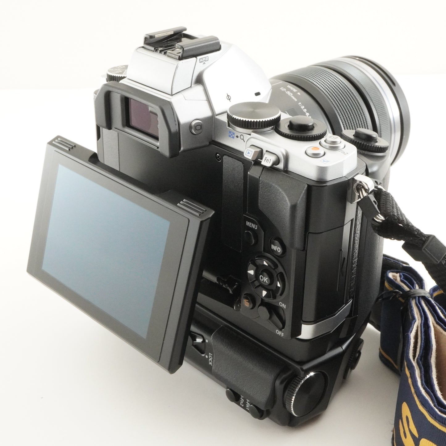 [12,183 Shots] OLYMPUS OM-D E-M5 Silver +12-50mm +Accessories from Japan #10810