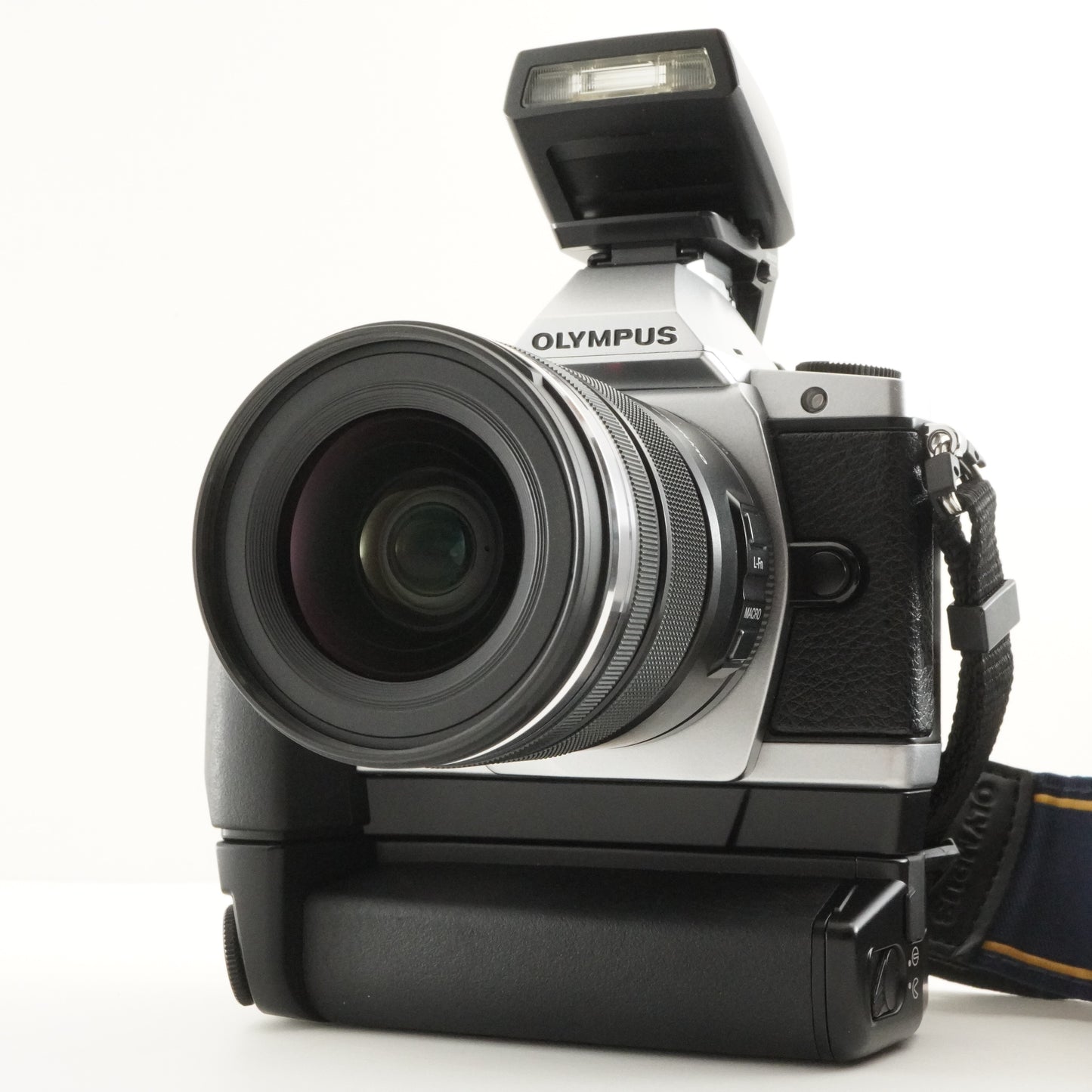 [12,183 Shots] OLYMPUS OM-D E-M5 Silver +12-50mm +Accessories from Japan #10810