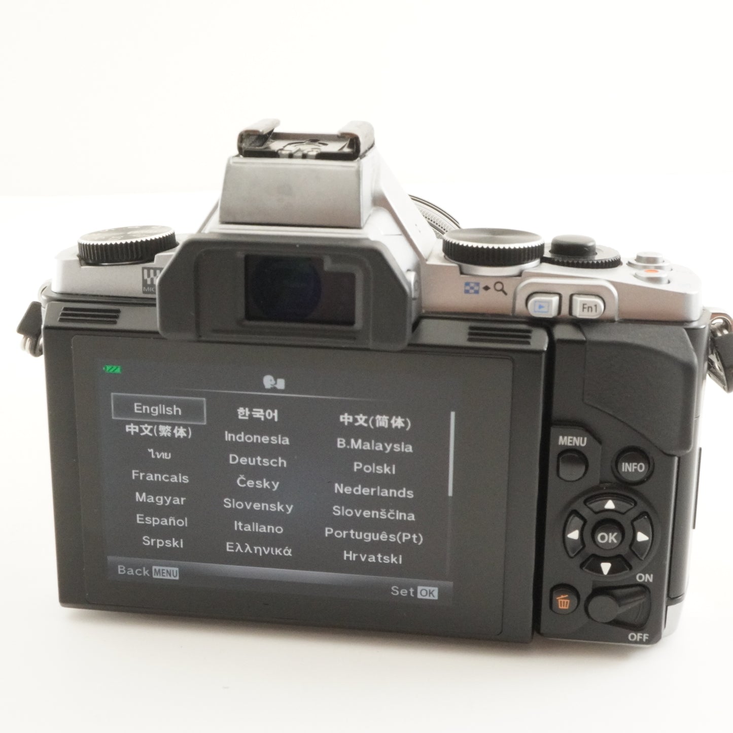 [7,861 Shots] OLYMPUS OM-D E-M5 Silver +12-50mm +4GB SDHC Card from Japan #10902
