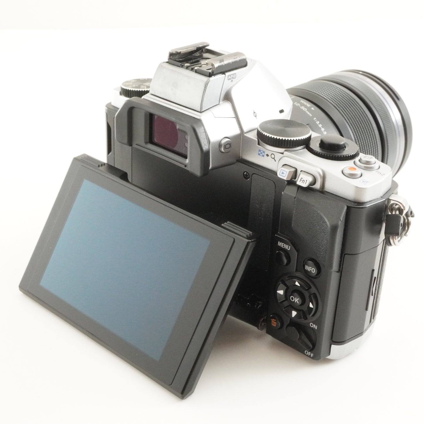 [7,861 Shots] OLYMPUS OM-D E-M5 Silver +12-50mm +4GB SDHC Card from Japan #10902