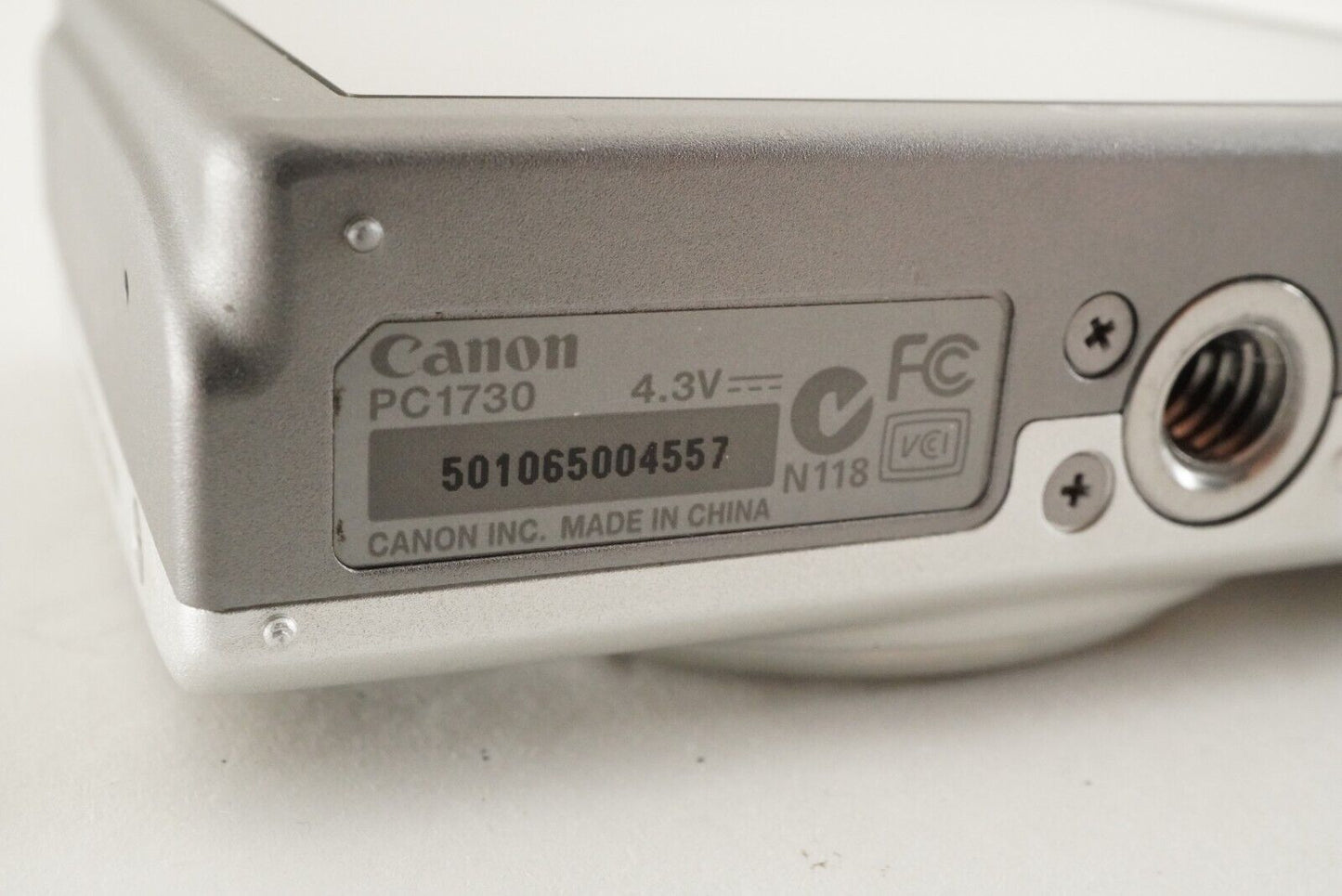 Canon PowerShot A4000 IS Silver & 4GB SDHC Card Digital Camera from Japan #9672