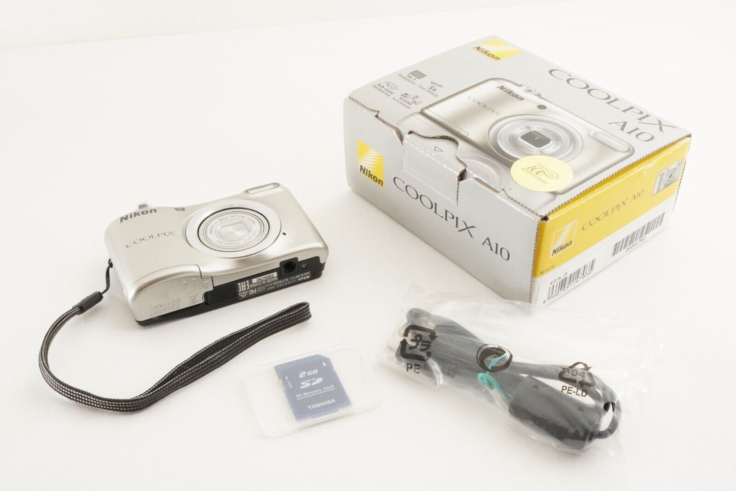 Nikon COOLPIX A10 Silver In Box With 2GB SD Card Digital Camera from Japan #1553