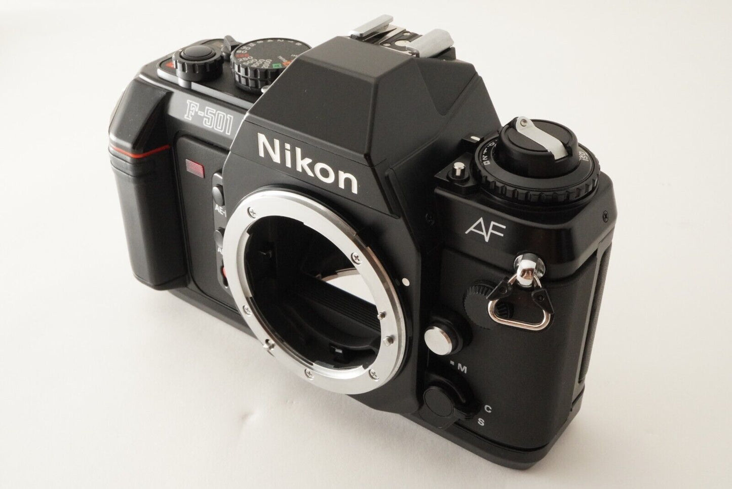 NIKON F-501 + AF NIKKOR 35-70m F3.3-4.5 SLR 35mm Film Camera from Japan #8136