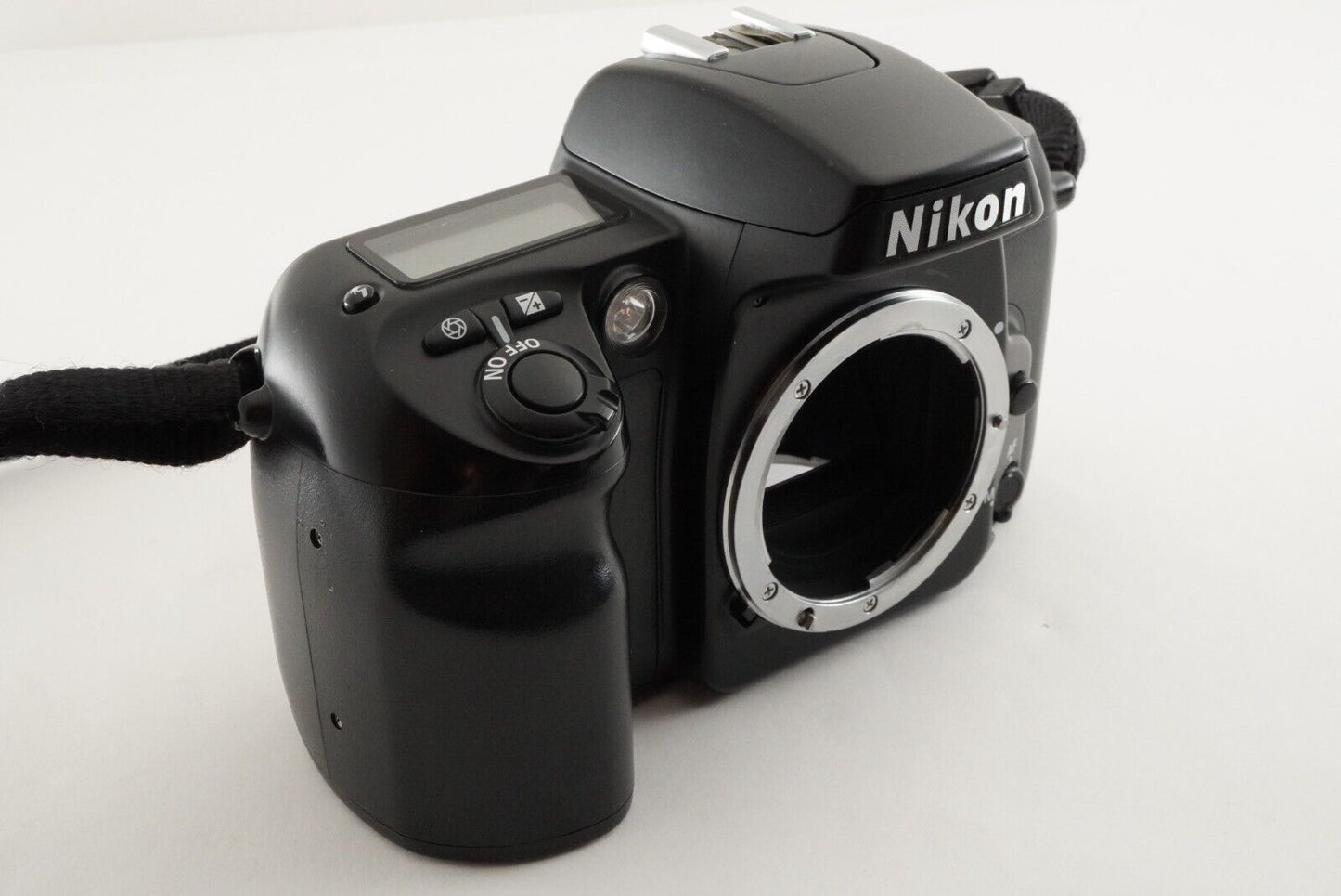 NIKON F60 + AF NIKKOR 24-120mm F3.5-5.6 D SLR 35mm Film Camera from Japan #8552