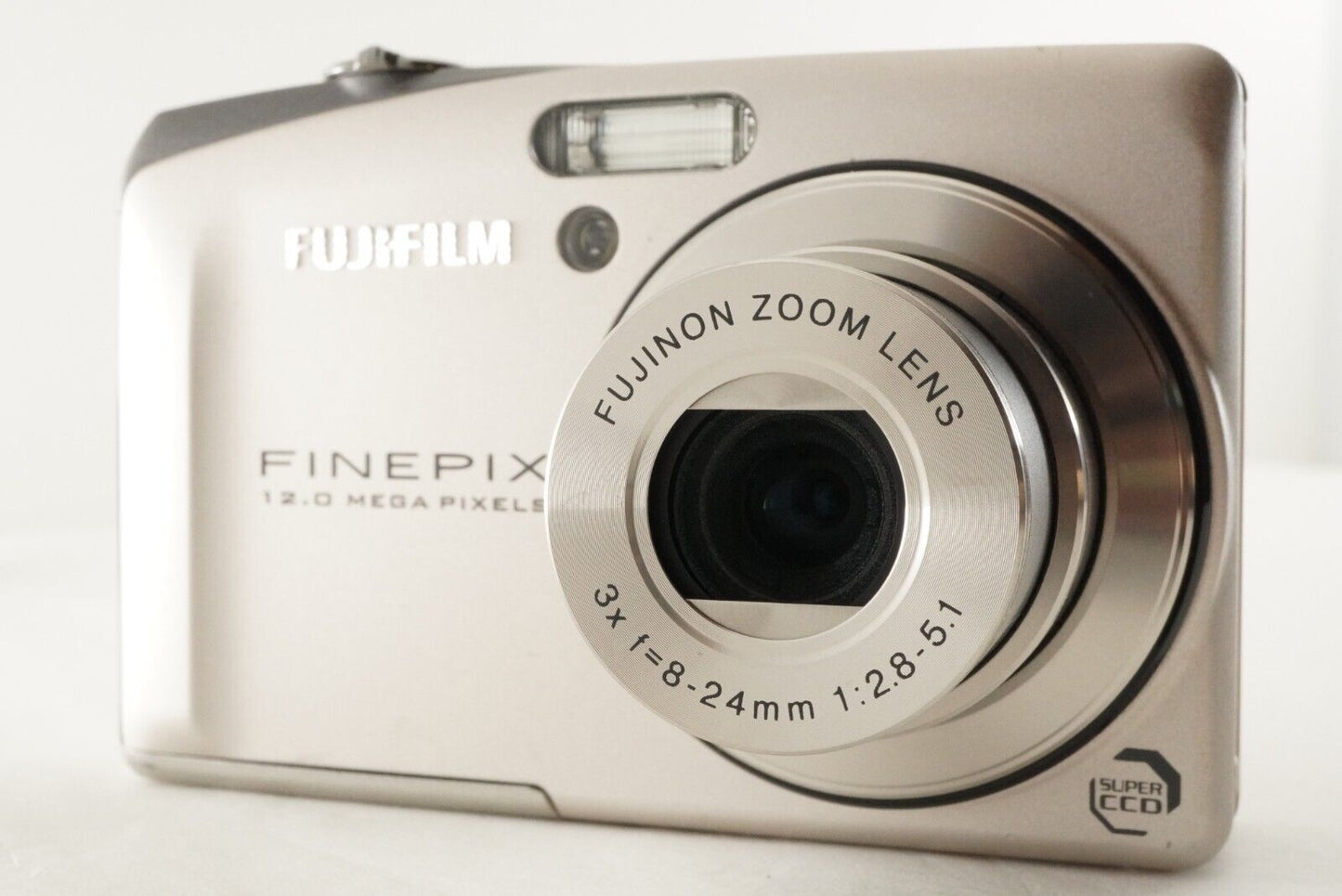 FUJIFILM FinePix F60fd Silver In Box With 4GB SDHC Card from Japan #8534