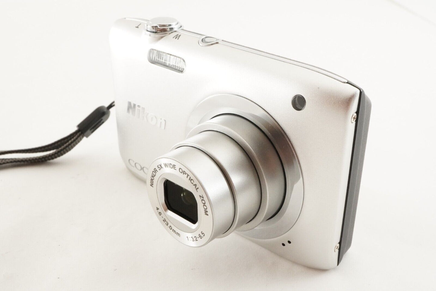 Nikon COOLPIX A100 Silver With 4GB SDHC Card Digital Camera from Japan #0617