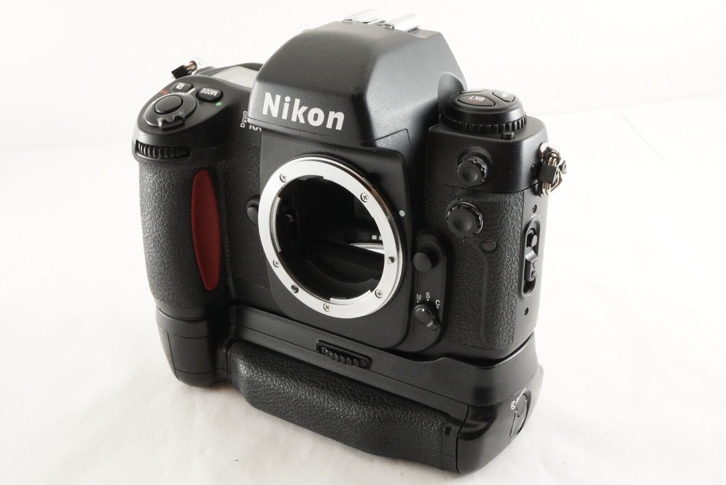 [Read] Nikon F100 + MB-15 + AF NIKKOR 50mm F1.8D Film Camera from Japan #0969