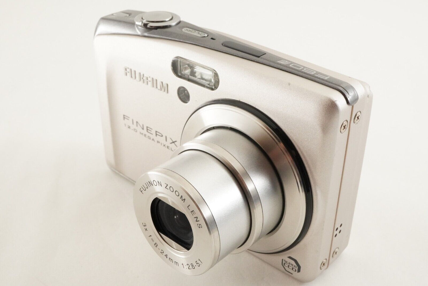 FUJIFILM FinePix F60fd Silver In Box With 4GB SDHC Card from Japan #8534