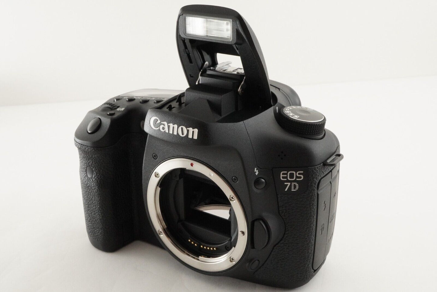 [Shutter Count:Less than 2,000] Canon EOS 7D DSLR Camera from Japan #9258