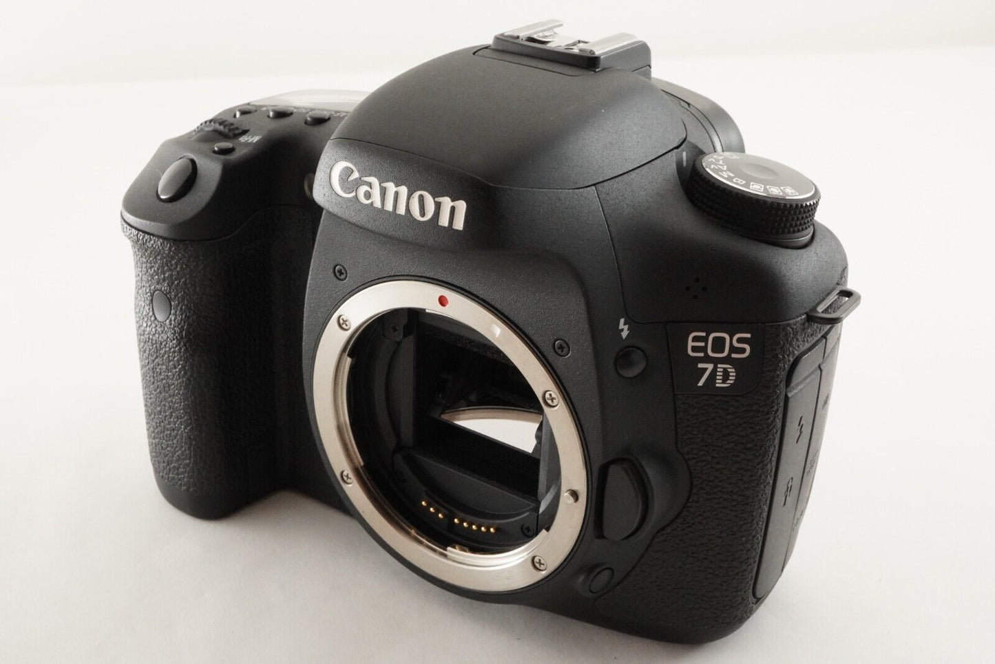 [S/C 3,800] CANON EOS 7D DSLR Camera from Japan #8947