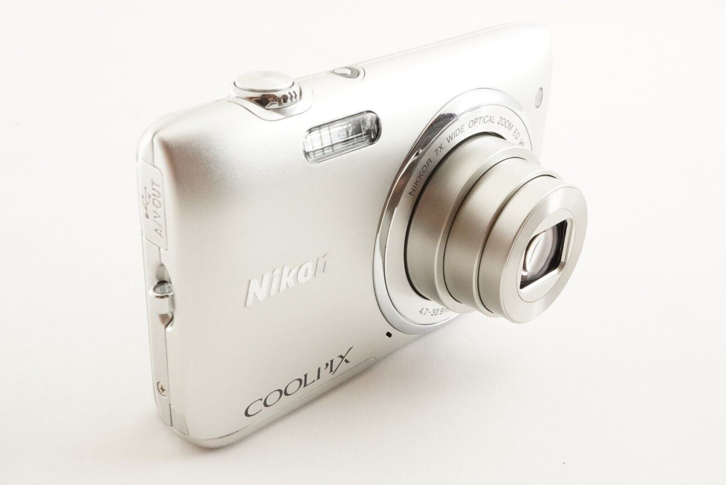 Nikon COOLPIX S3500 Silver With 4GB SDHC Card Digital Camera from Japan #1077