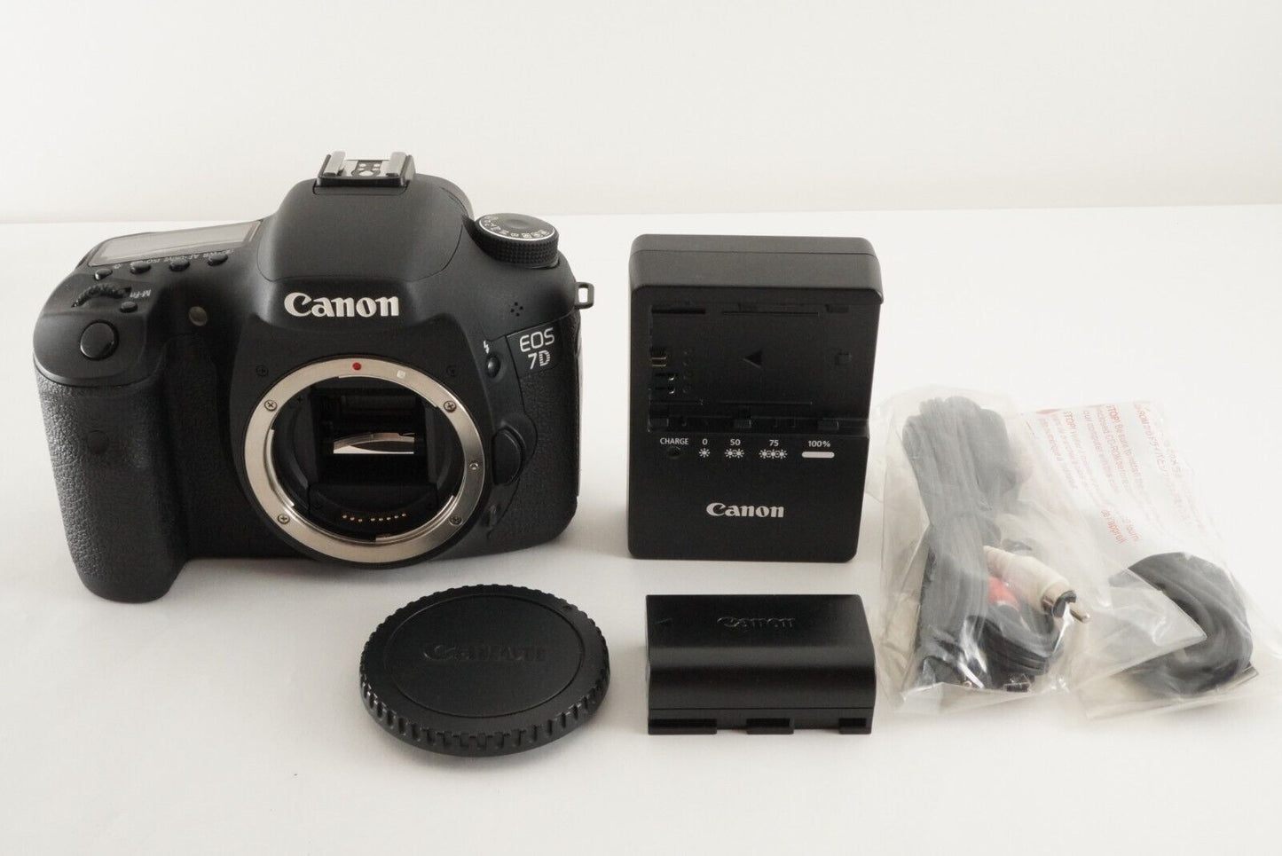 [S/C 3,800] CANON EOS 7D DSLR Camera from Japan #8947