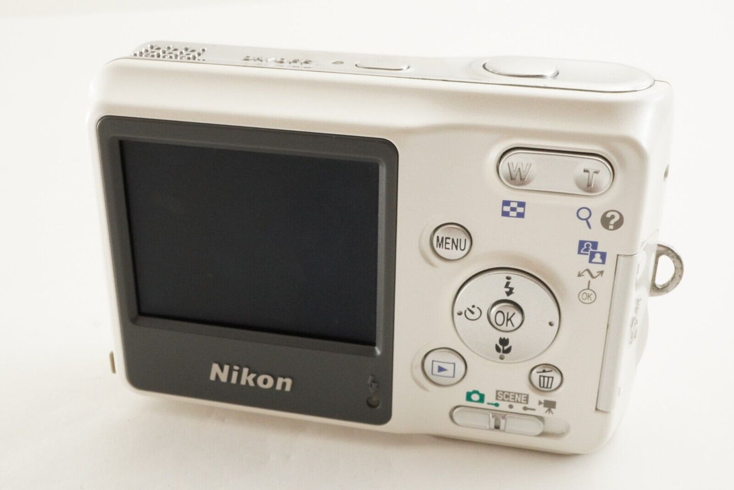 Nikon COOLPIX L2 White With 2GB SD Card Compact Digital Camera from Japan #1299