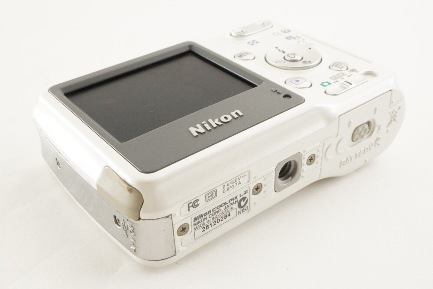 Nikon COOLPIX L2 White With 2GB SD Card Compact Digital Camera from Japan #1299