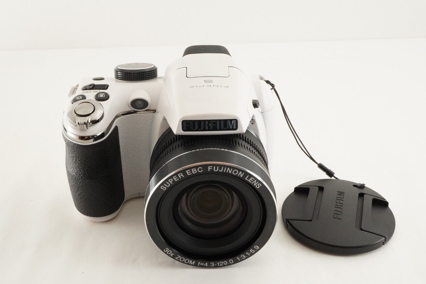 FUJIFILM FinePix S4500 White With 4GB SDHC Card Digital Camera from Japan #9030