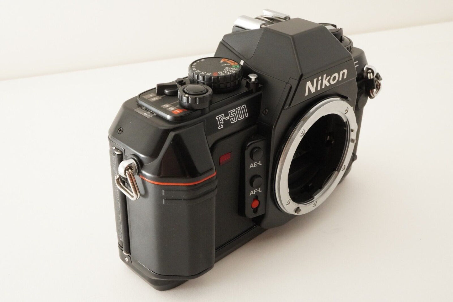 NIKON F-501 + AF NIKKOR 35-70m F3.3-4.5 SLR 35mm Film Camera from Japan #8136