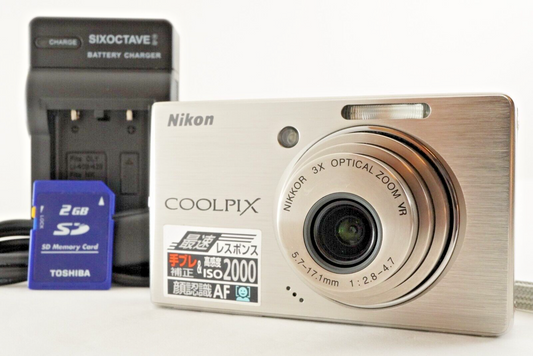 Nikon COOLPIX S500 Silver With 2GB SDHC Card Digital Camera from Japan #1074