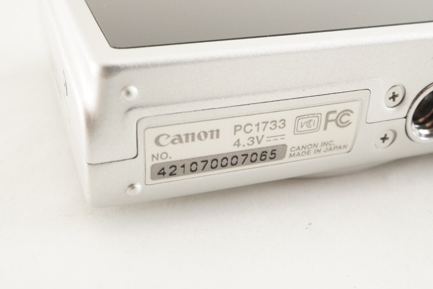 Canon IXY 220F Silver With 4GB SDHC Card Digital Camera from Japan #0665