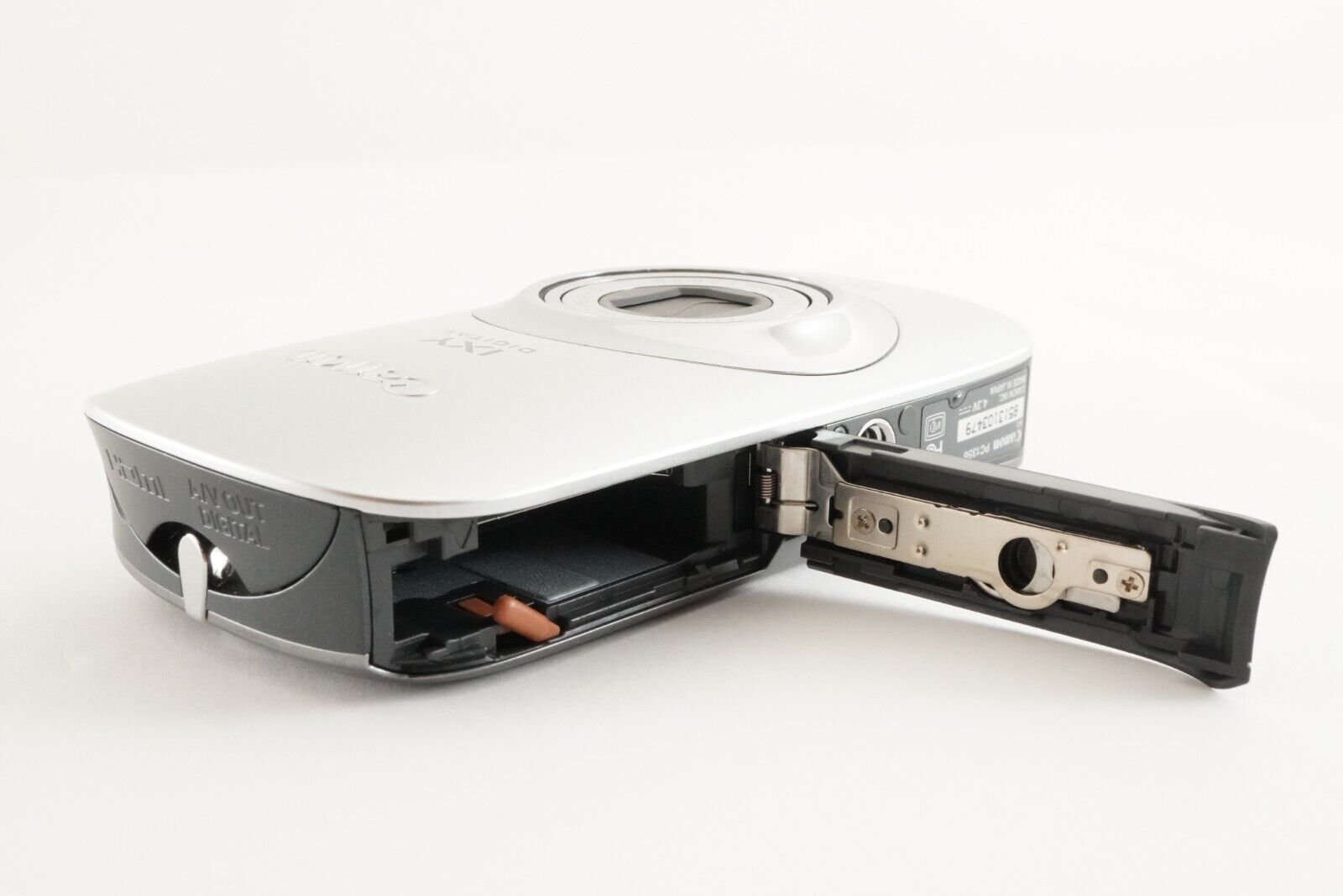 Canon IXY DIGITAL 510 IS Silver & 4GB SDHC Card Digital