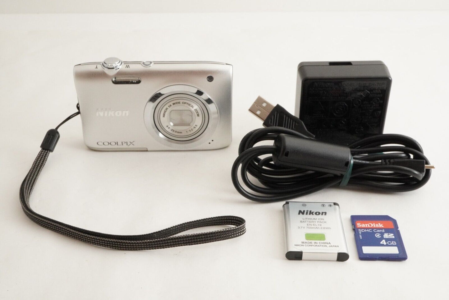 Nikon COOLPIX A100 Silver With 4GB SDHC Card Digital Camera from Japan #0617