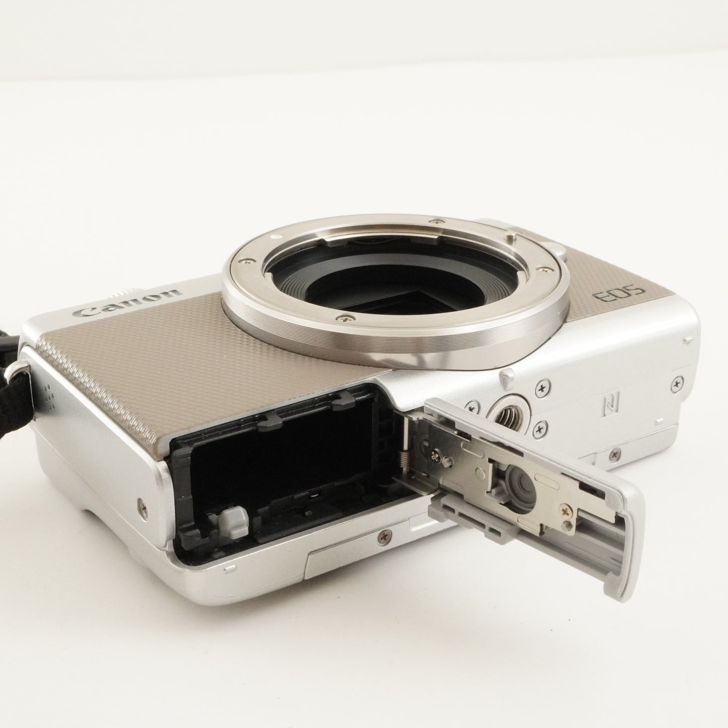 Canon EOS M100 Silver + EF-M 15-45mm IS STM + 4GB SDHC Card from Japan #11031