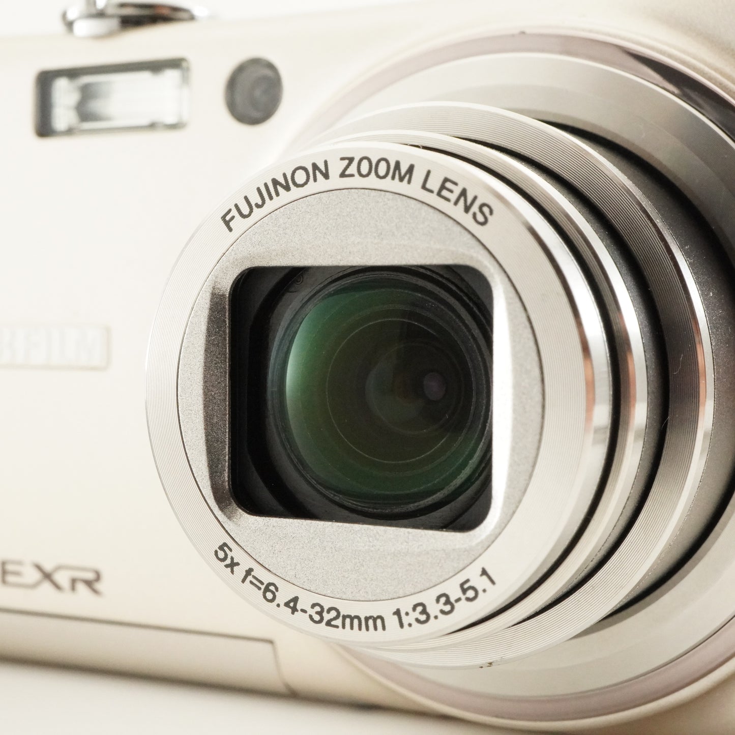 FUJIFILM FinePix F200 EXR Silver + 4GB SDHC Card from Japan #11214