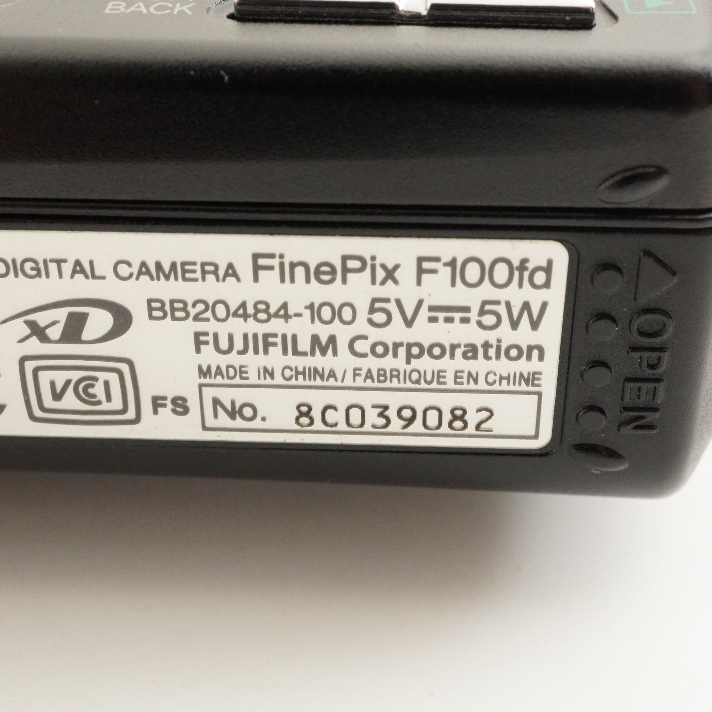 FUJIFILM FinePix F100fd Black + 4GB SDHC Card Digital Camera from Japan #11281