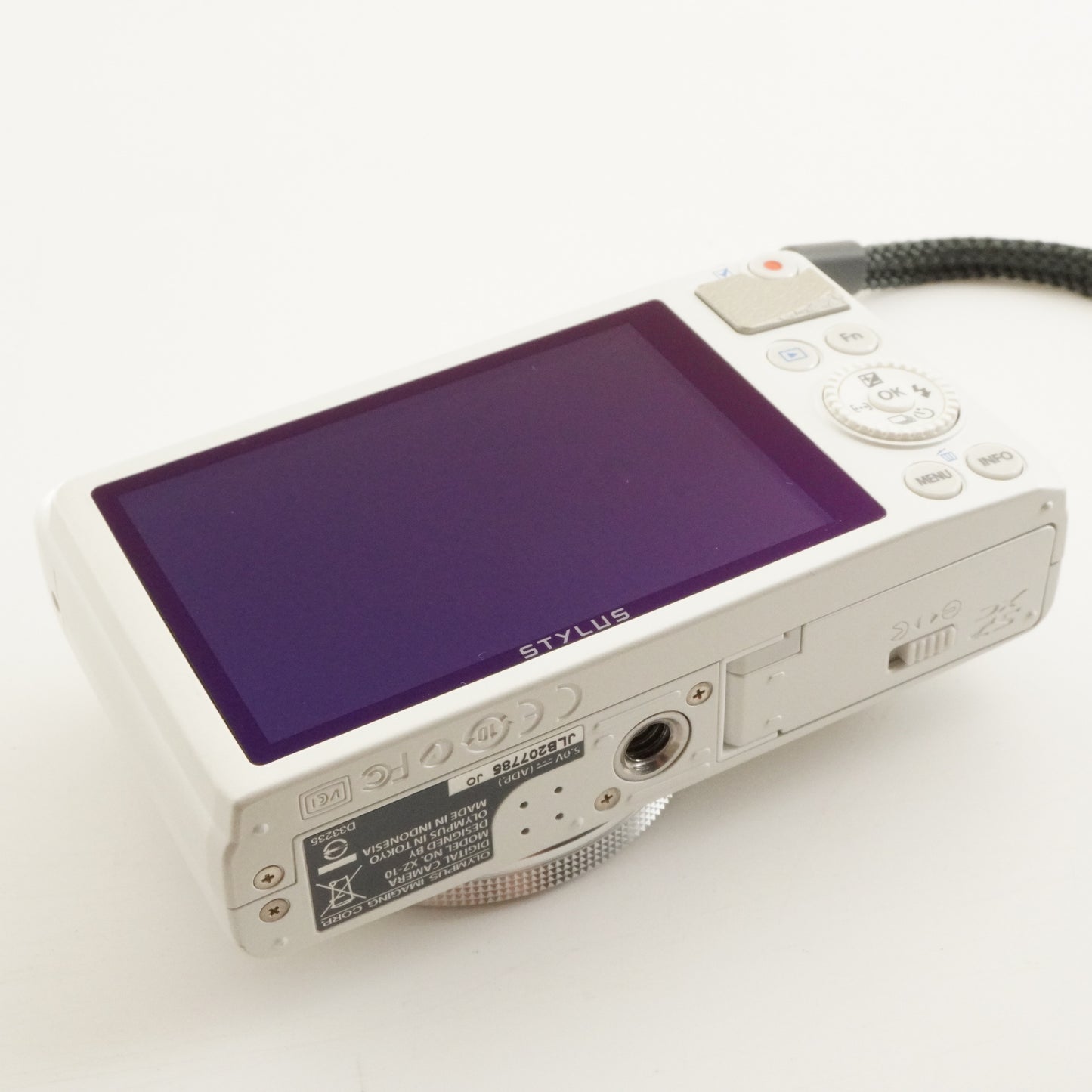OLYMPUS STYLUS XZ-10 White + 4GB SDHC Card Digital Camera from Japan #11301
